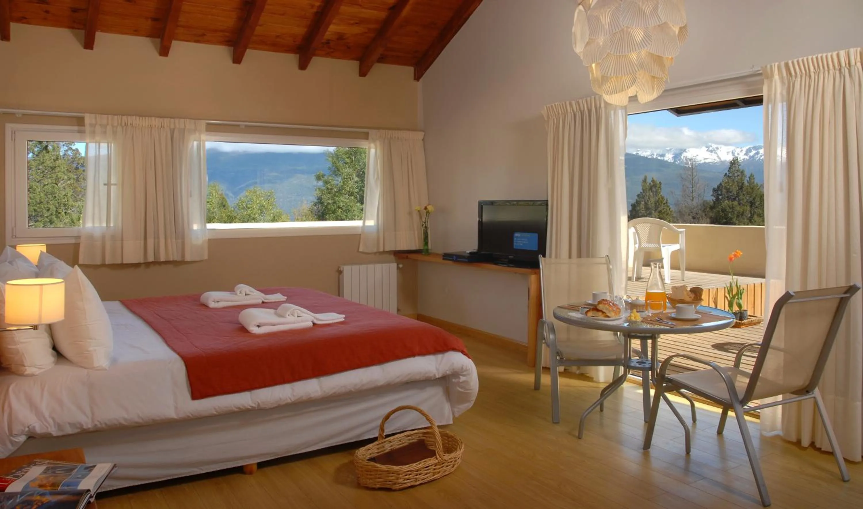 Bed in Las Nalcas Boutique Hotel & Mountain Spa