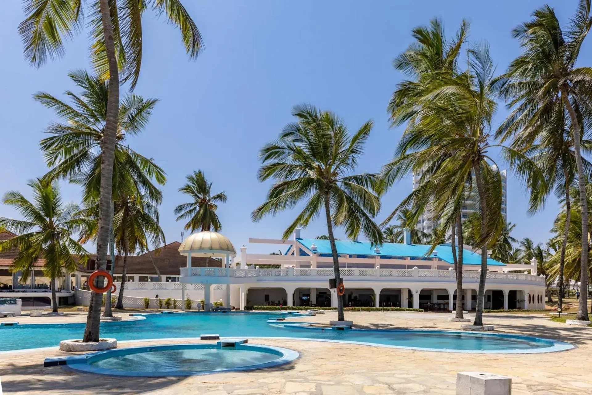 Pool view in Sun N Sand Beach Resort Pool view in Sun N Sand Beach Resort