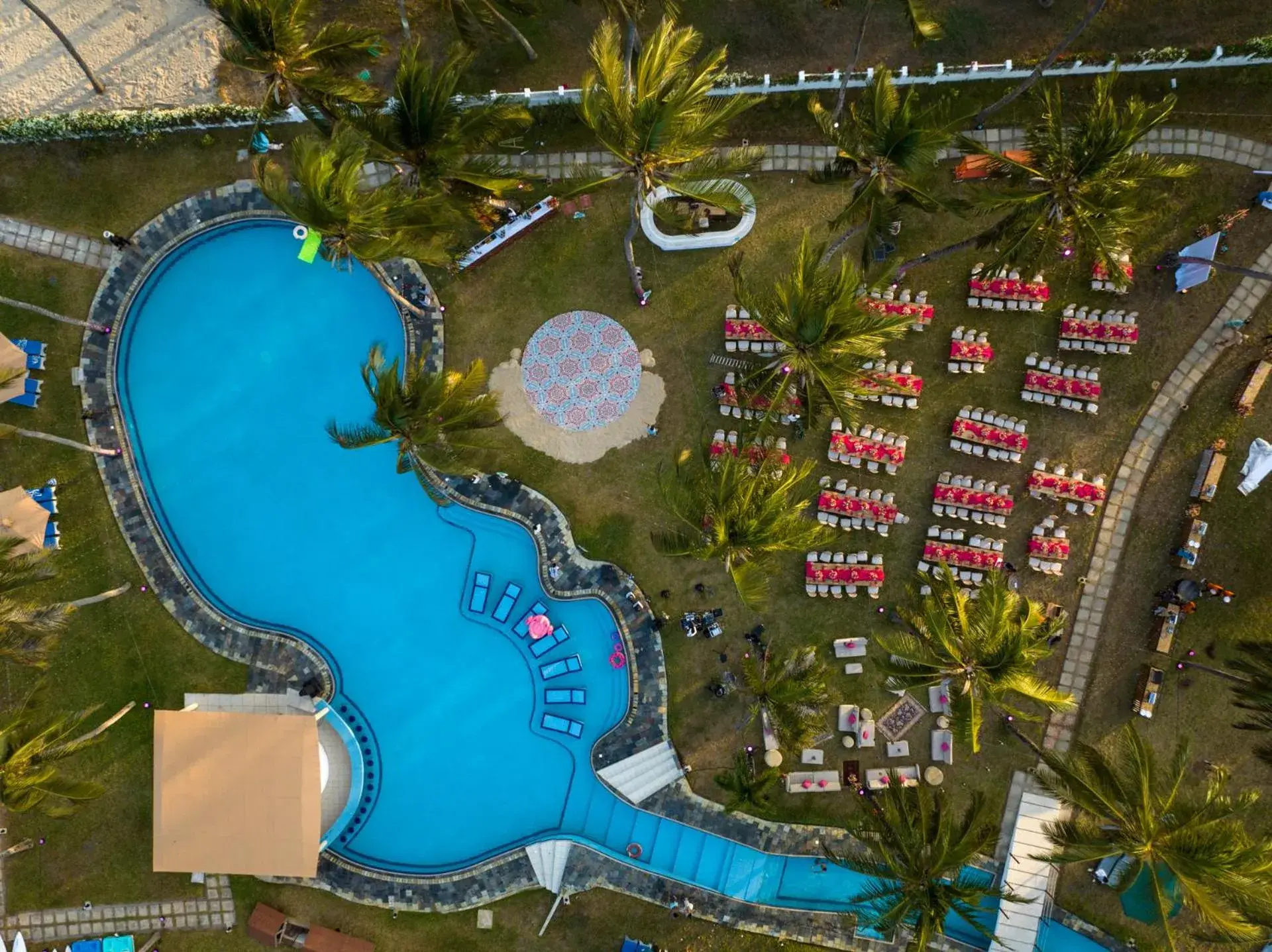 Swimming pool in Sun N Sand Beach Resort Swimming pool in Sun N Sand Beach Resort
