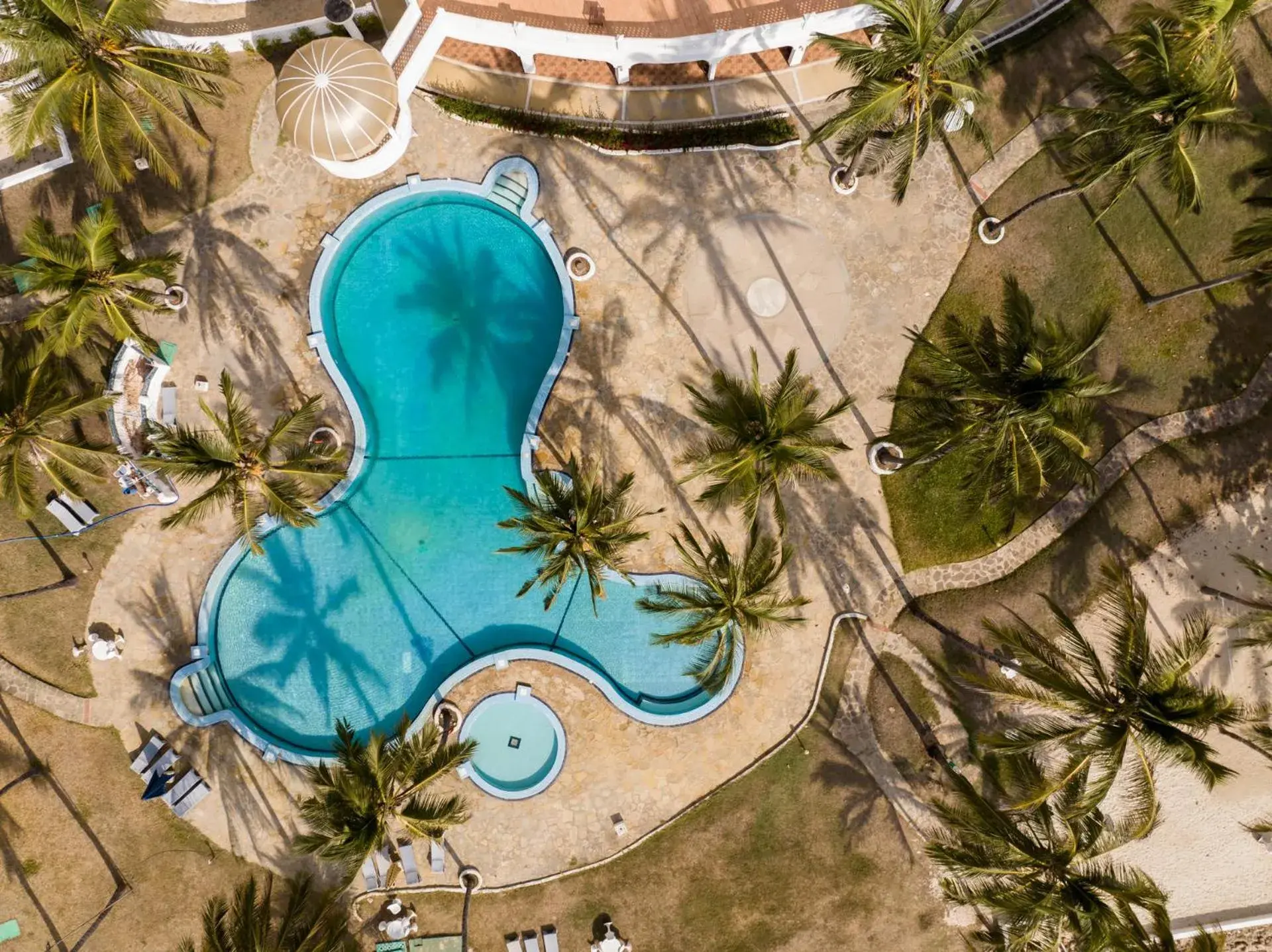 Swimming pool in Sun N Sand Beach Resort Swimming pool in Sun N Sand Beach Resort
