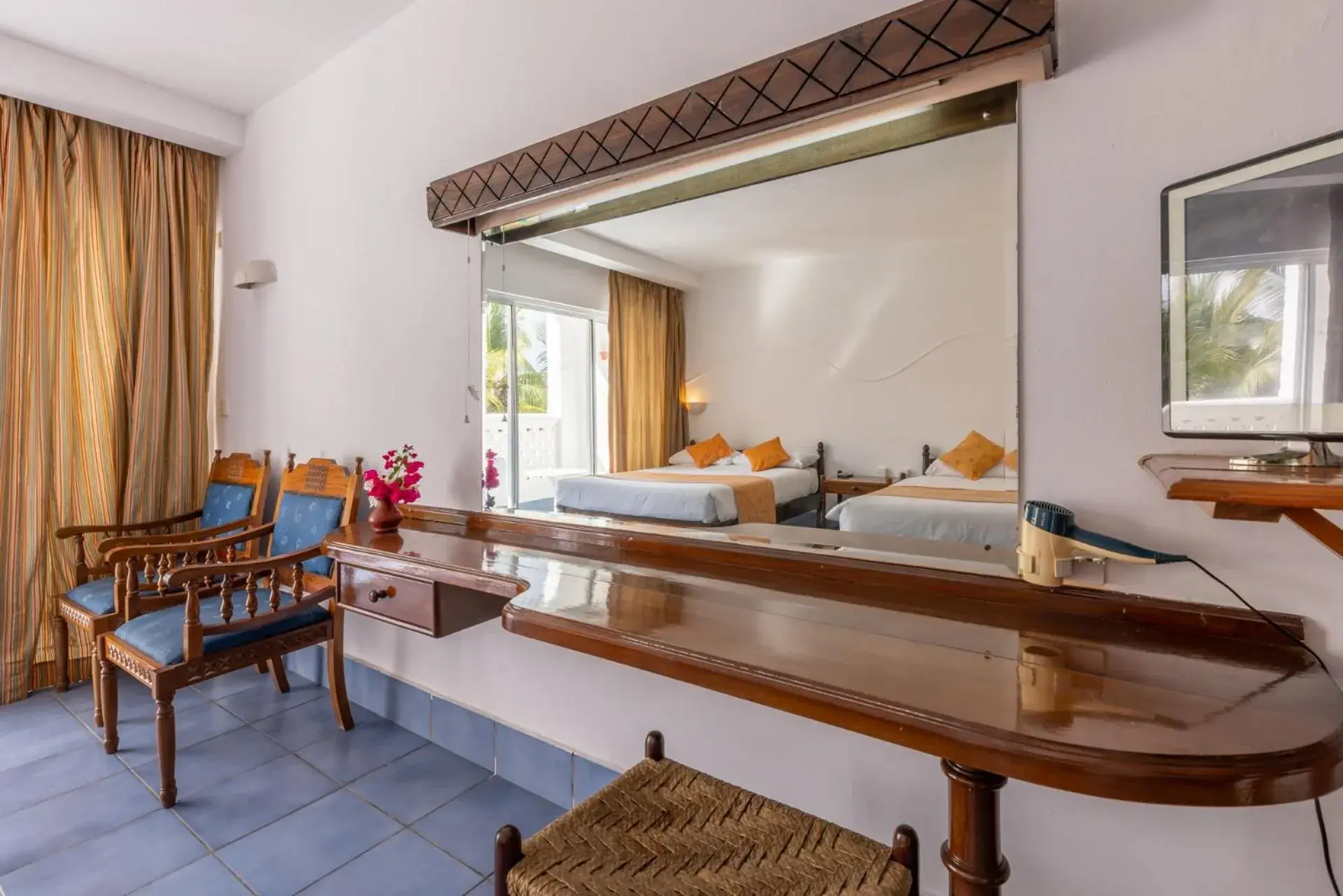 TV and multimedia, Bed in Sun N Sand Beach Resort TV and multimedia, Bed in Sun N Sand Beach Resort