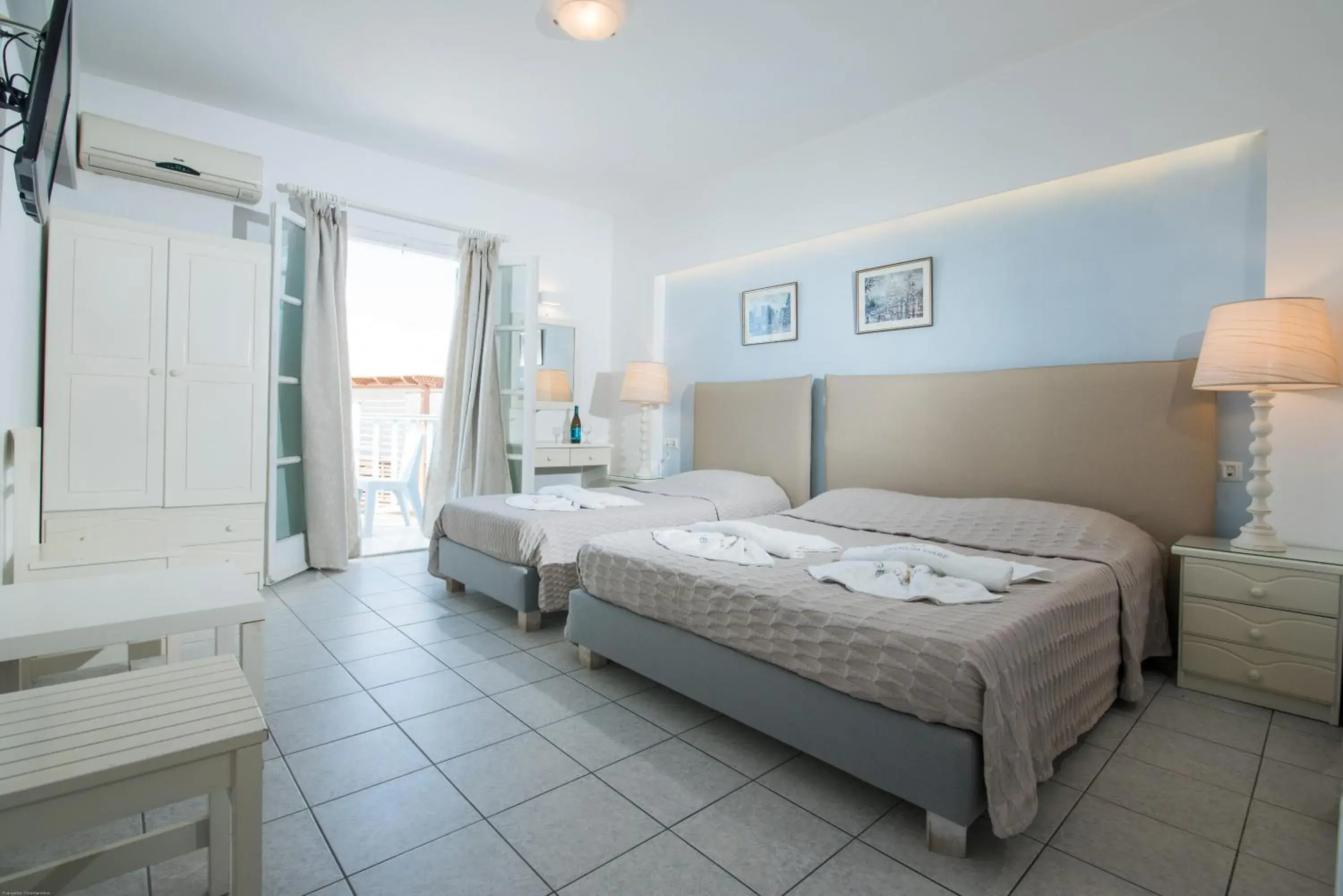 Triple Room with Partial Sea View in Georgia Mare Triple Room with Partial Sea View in Georgia Mare