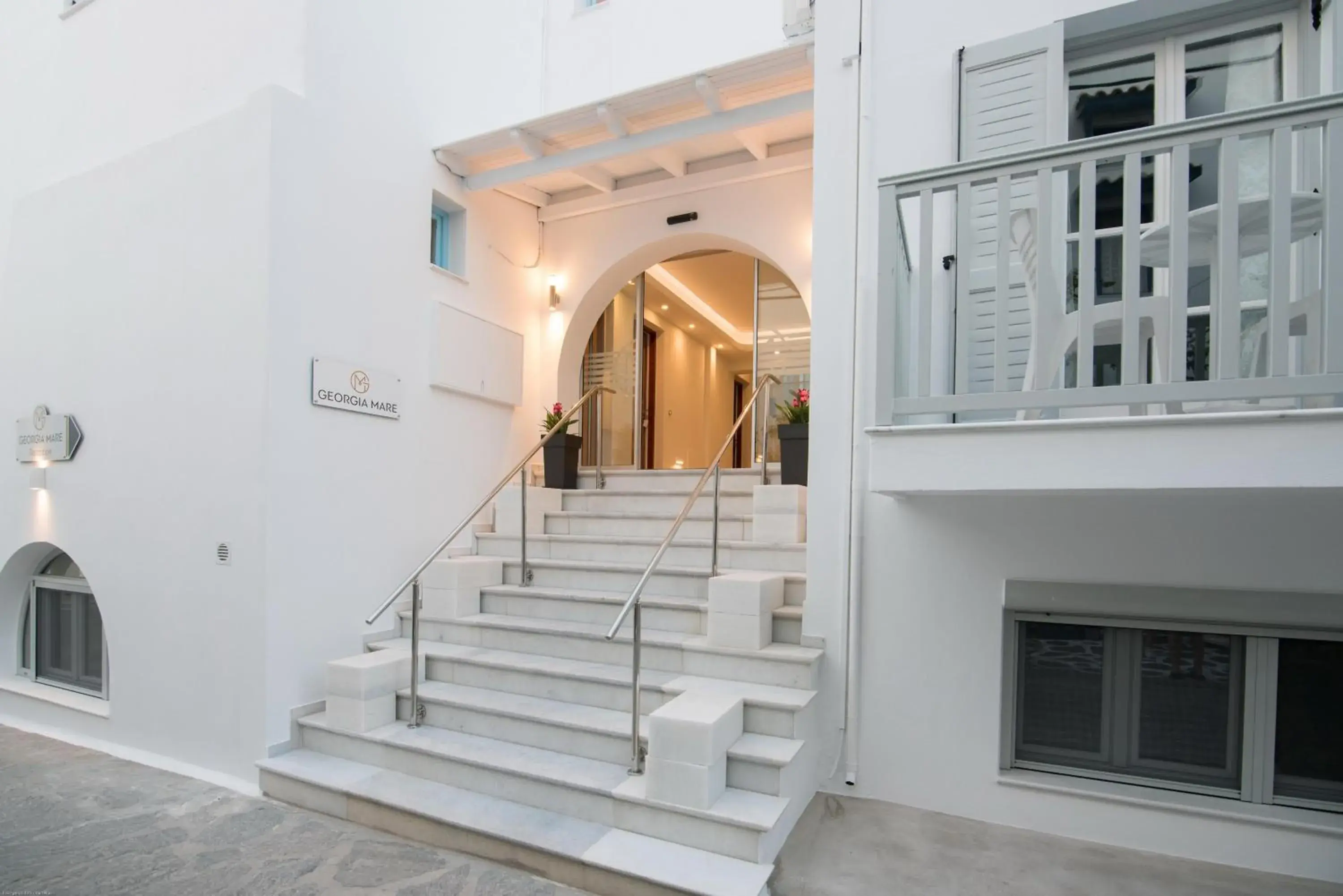 Facade/entrance in Georgia Mare Facade/entrance in Georgia Mare