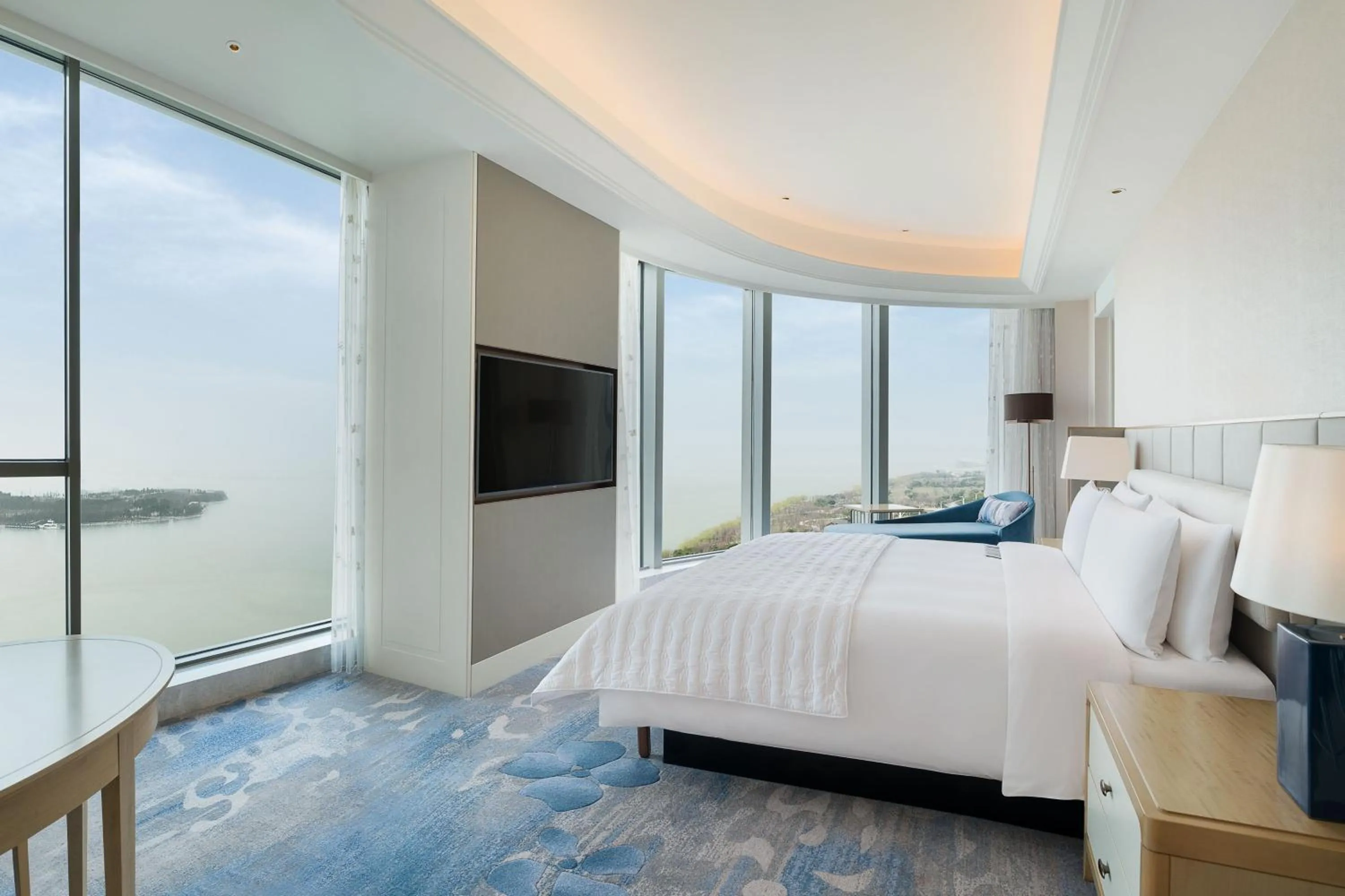 Photo of the whole room, Bed in Le Meridien Suzhou, Suzhou Bay