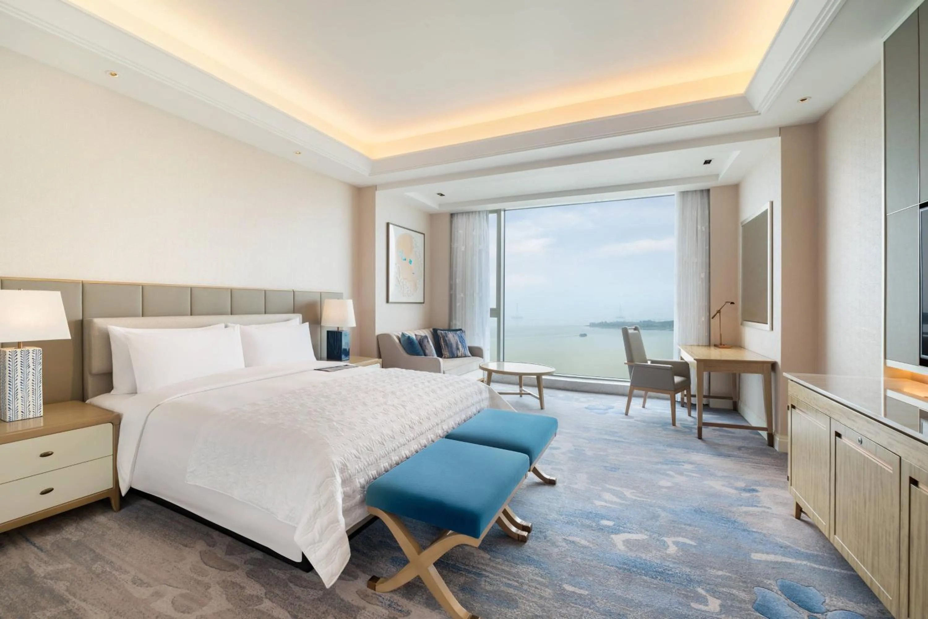 Photo of the whole room, Bed in Le Meridien Suzhou, Suzhou Bay
