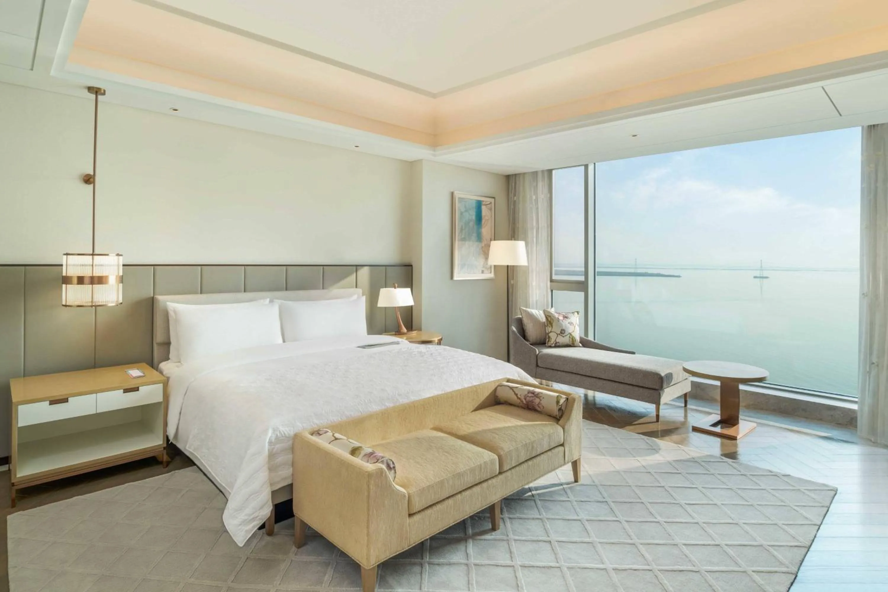 Bedroom, Bed in Le Meridien Suzhou, Suzhou Bay