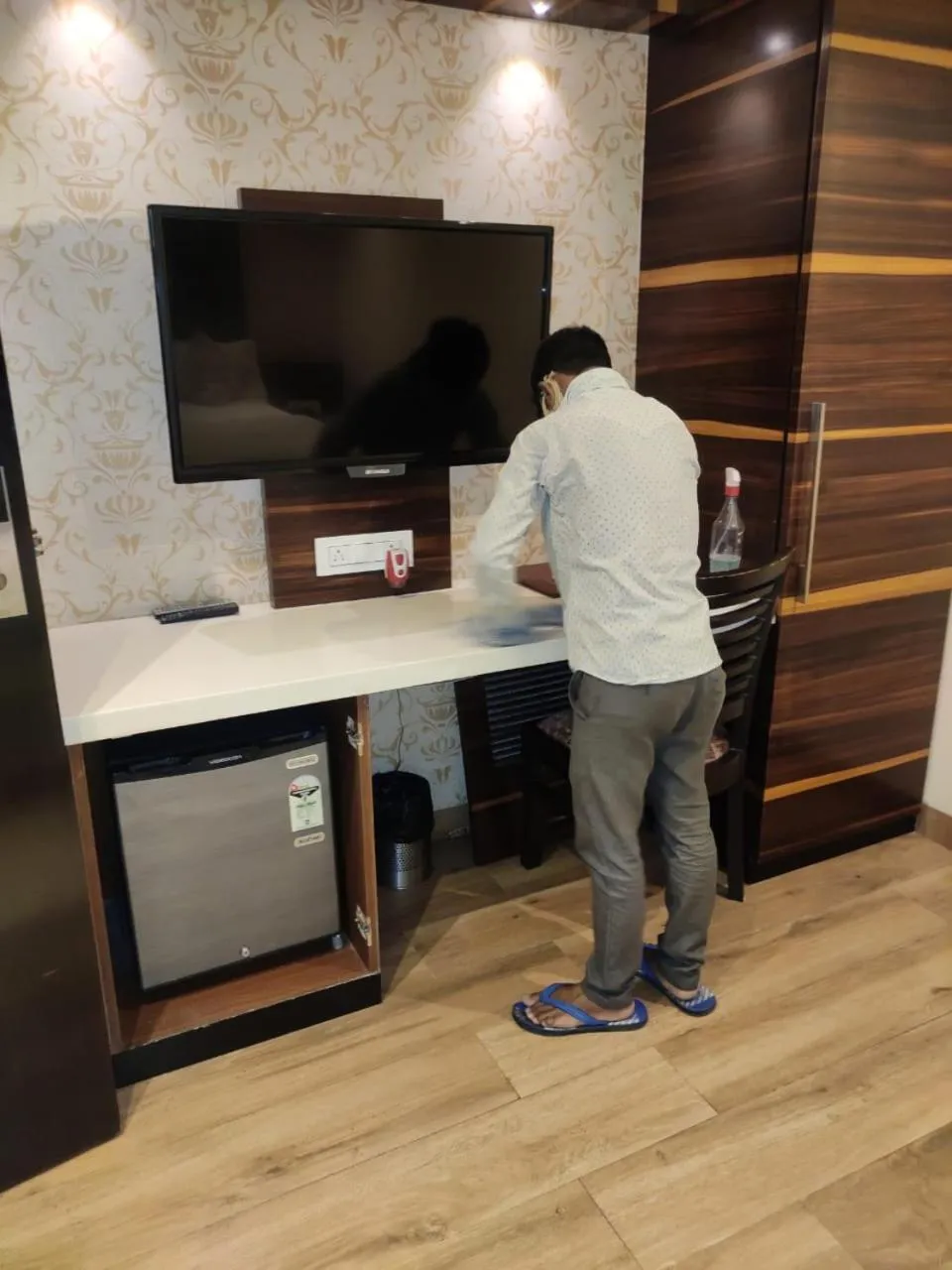 People in Hotel Sangat Regency