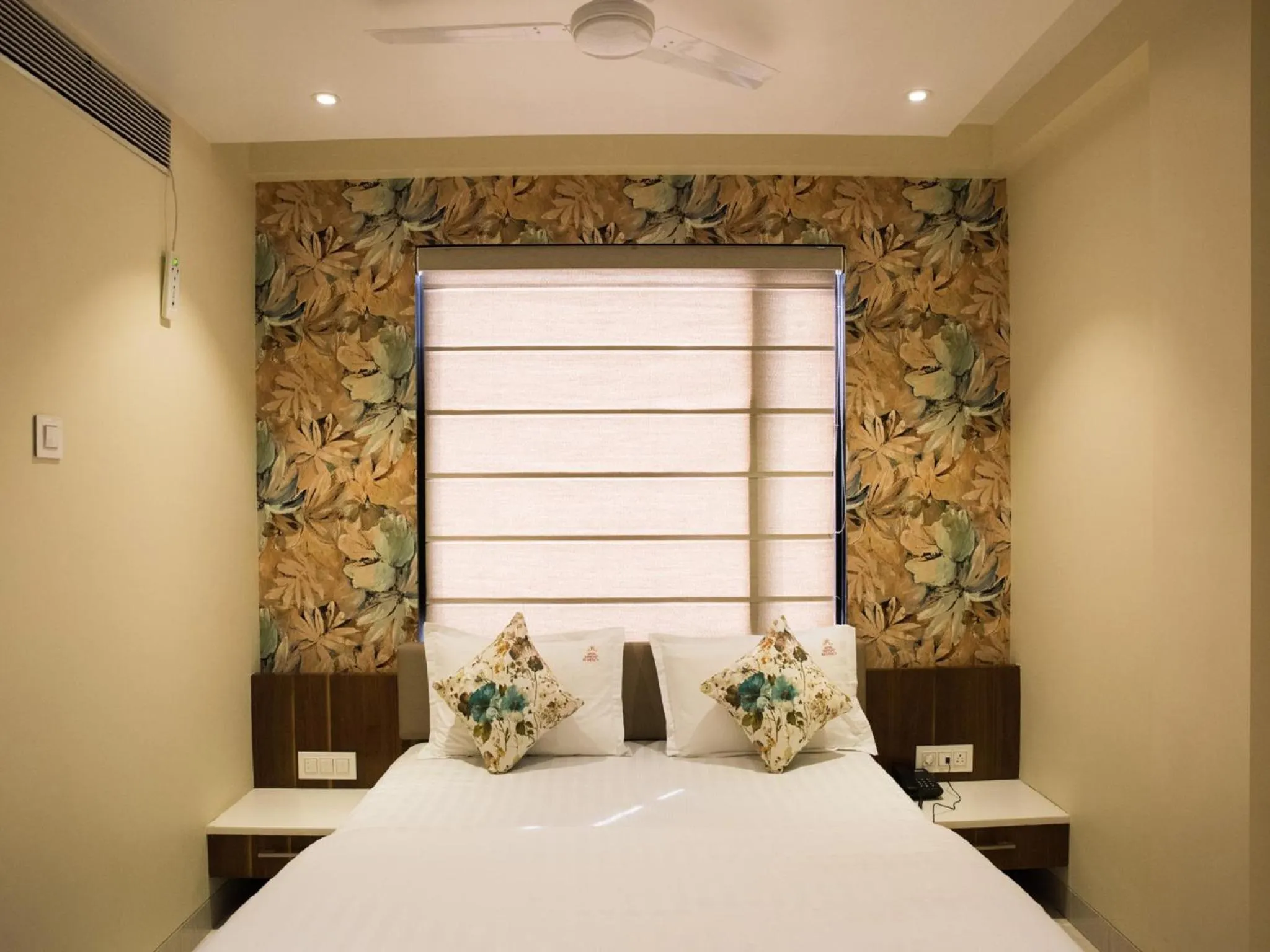 Photo of the whole room, Bed in Hotel Sangat Regency