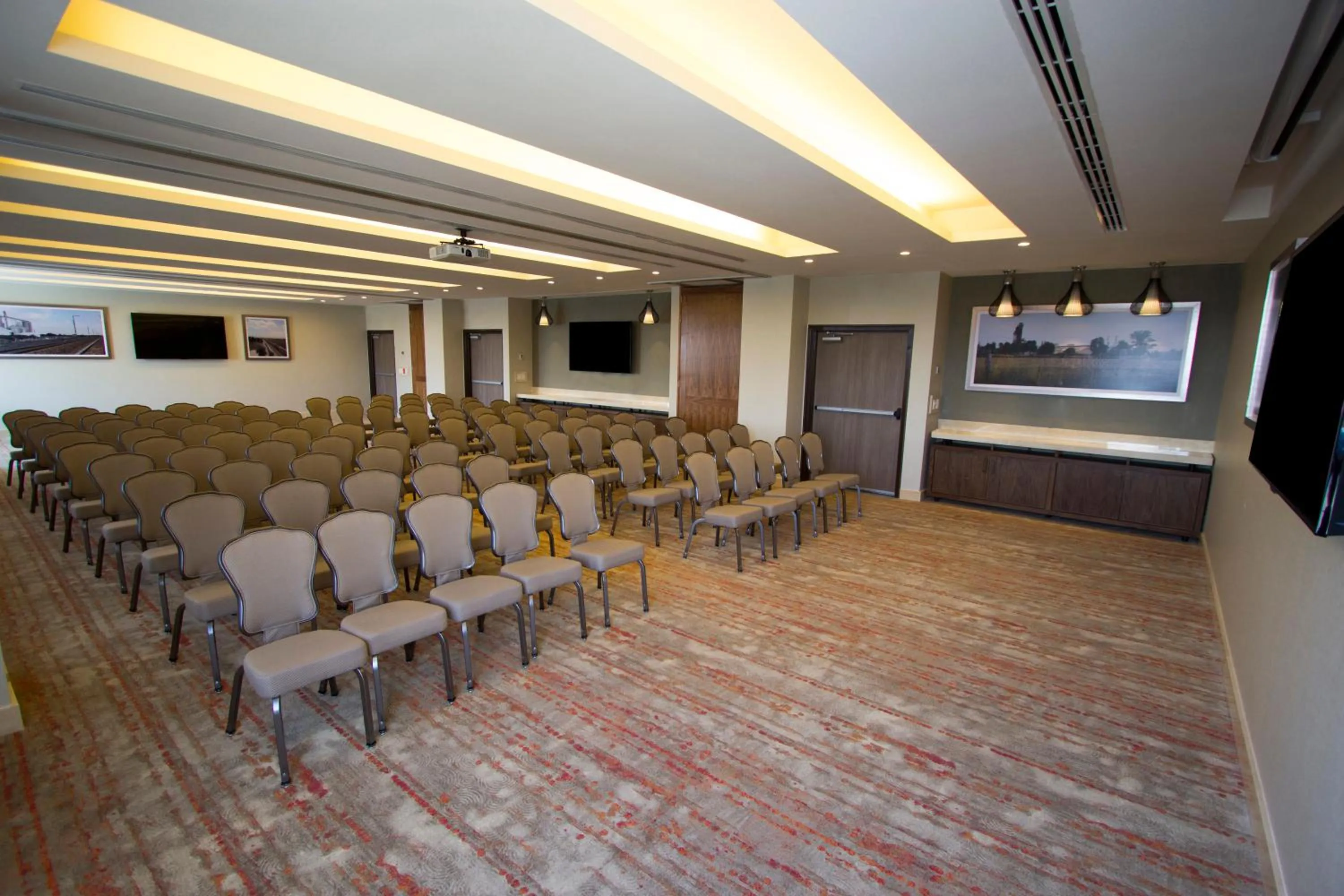 Meeting/conference room in Fiesta Inn Suites Aeropuerto del Bajío