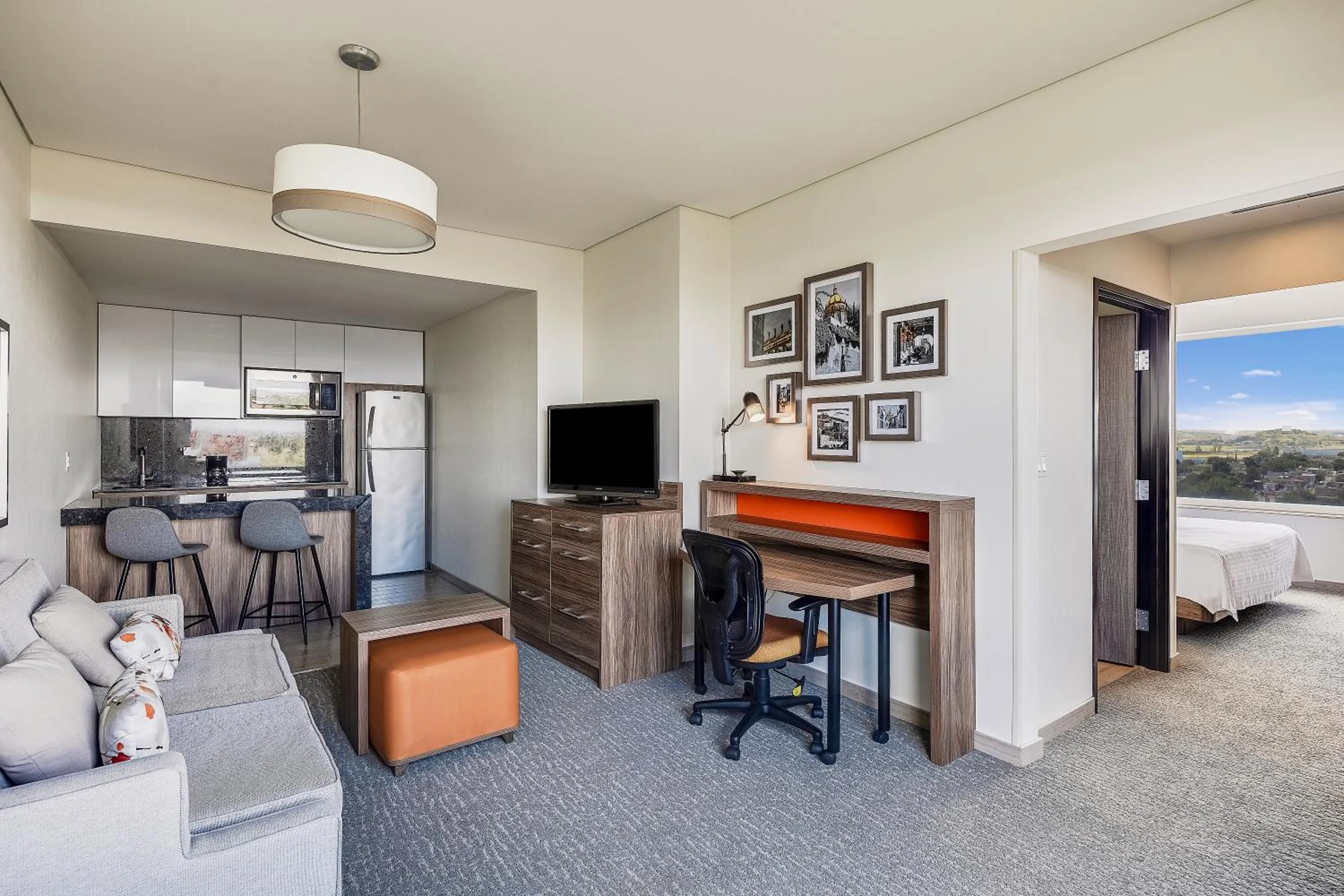 kitchen, Bed in Fiesta Inn Suites Aeropuerto del Bajío