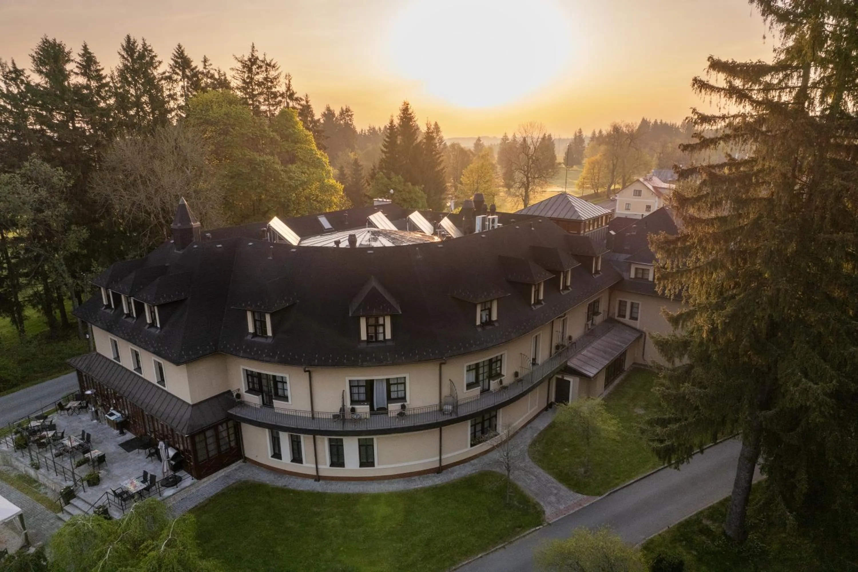 Property building in Wellness Golf Hotel Morris