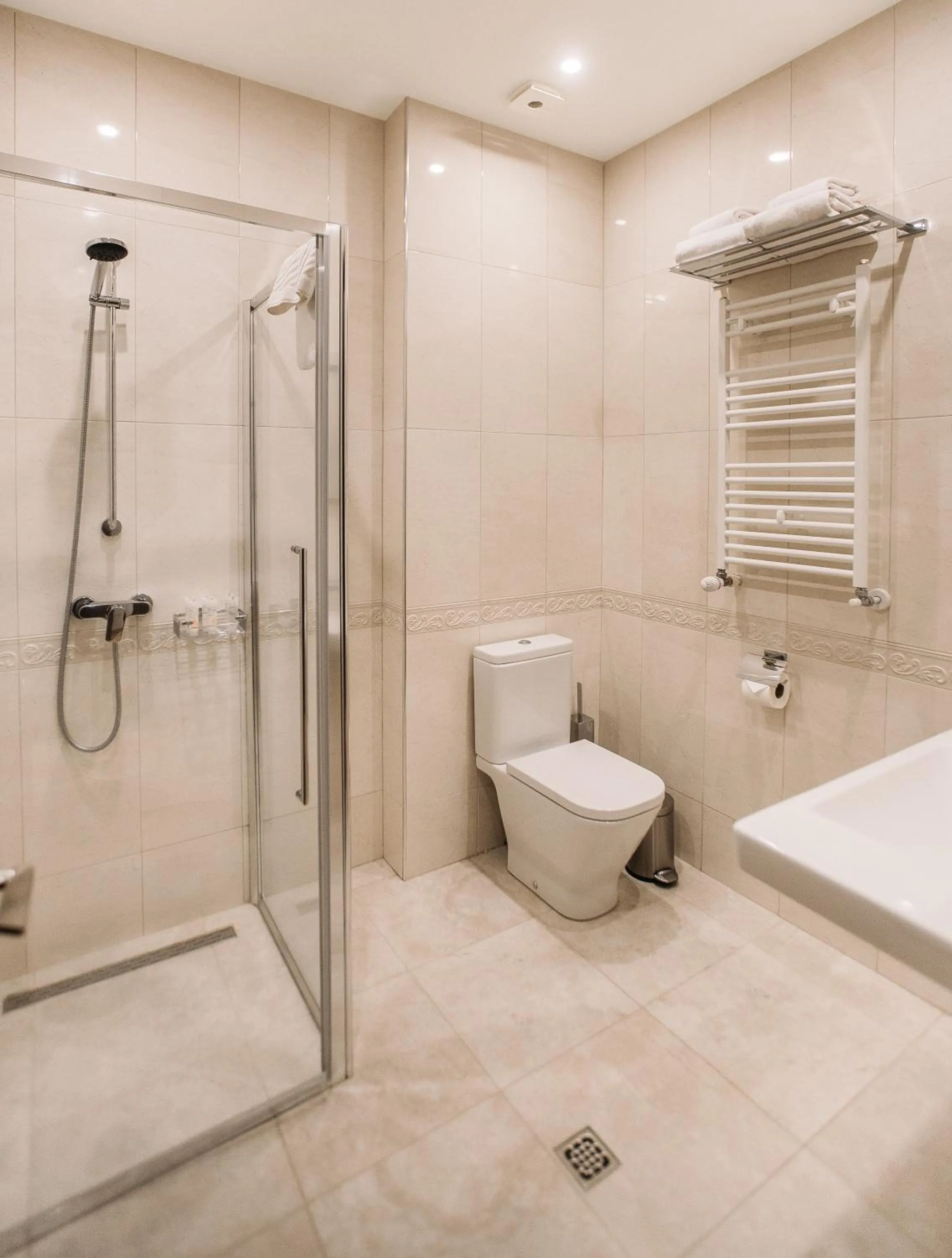 Shower in Porta Caucasia Kazbegi