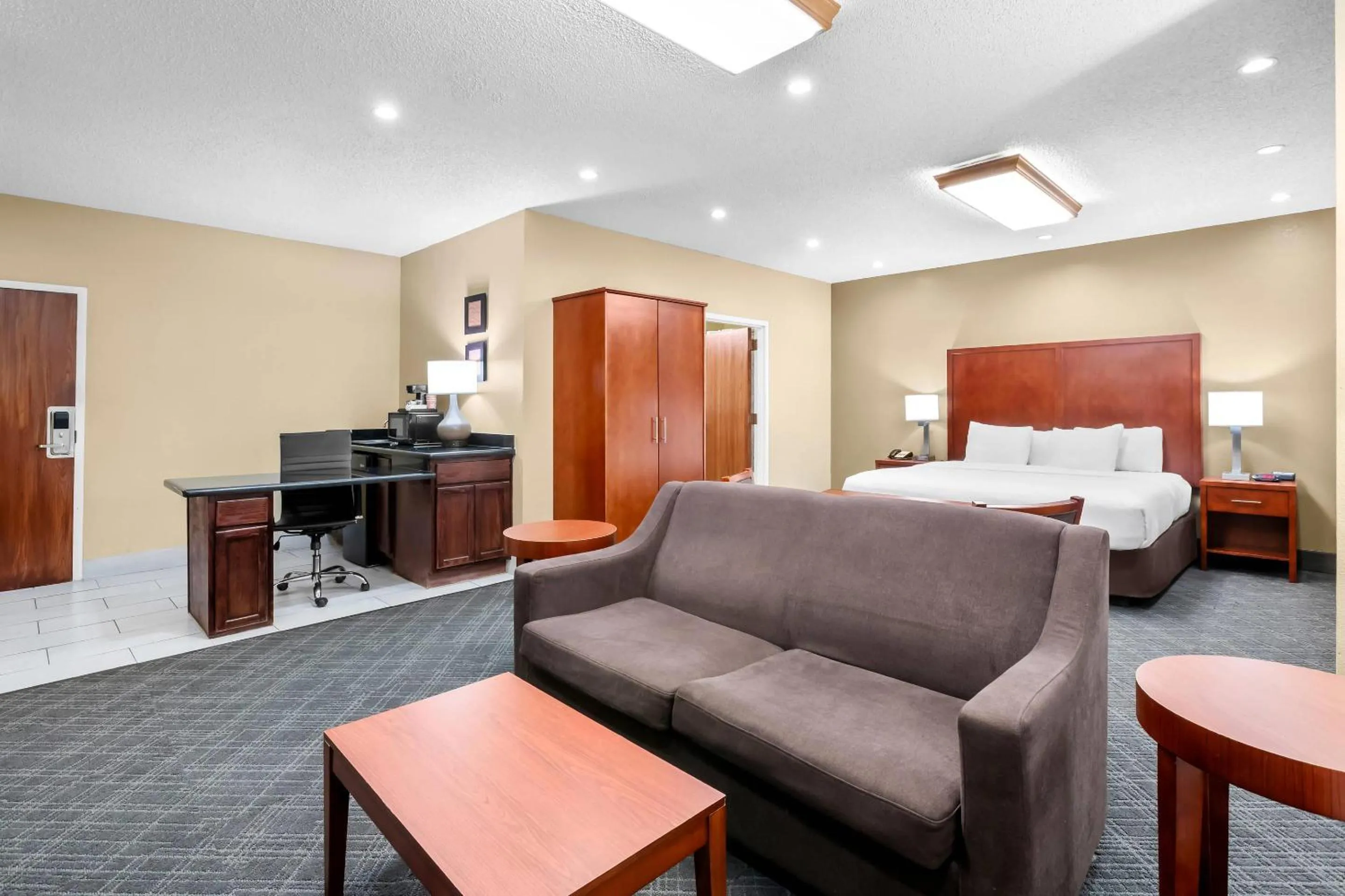 Bedroom, Bed in Comfort Inn University Area