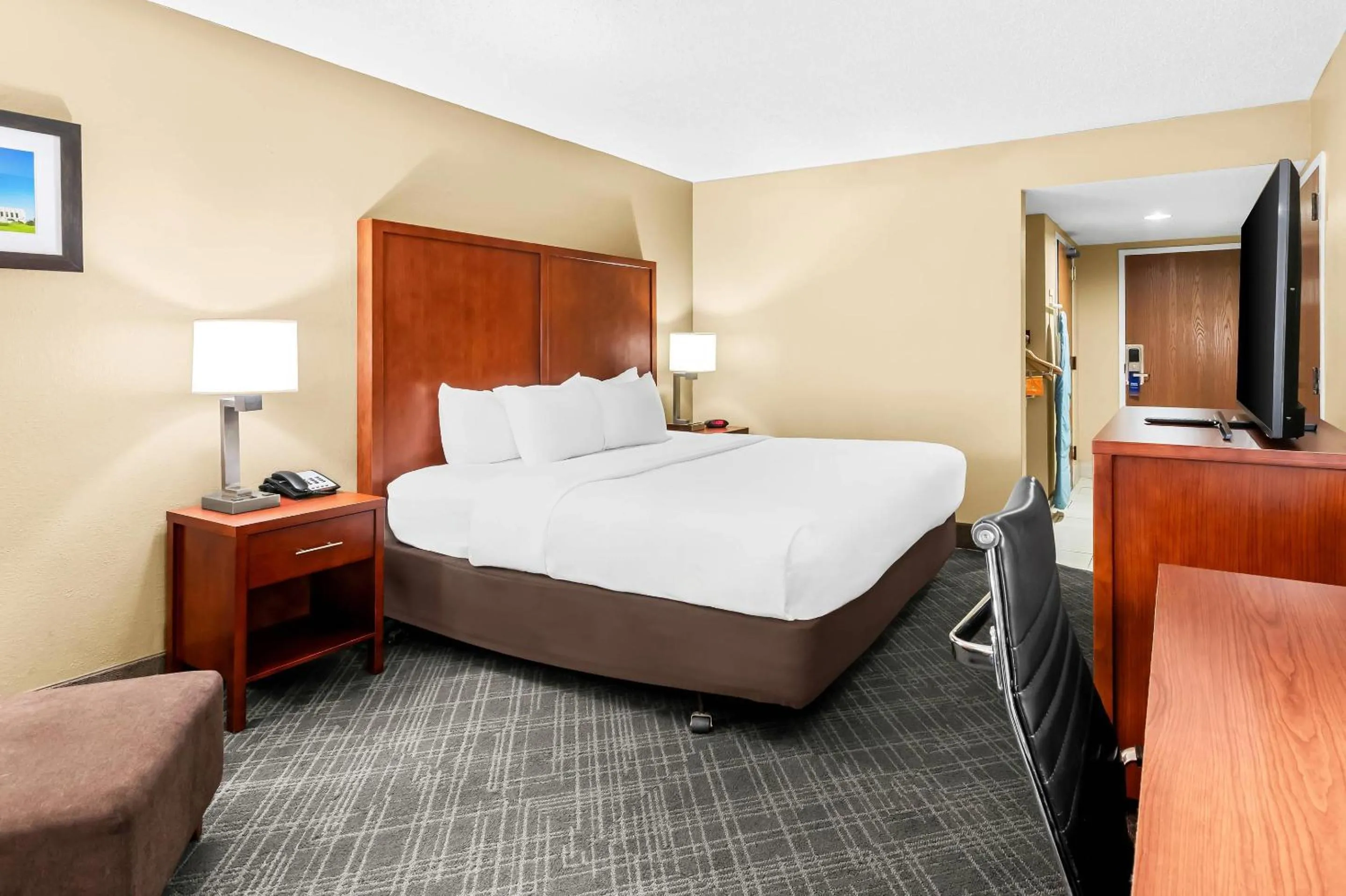 Bedroom, Bed in Comfort Inn University Area