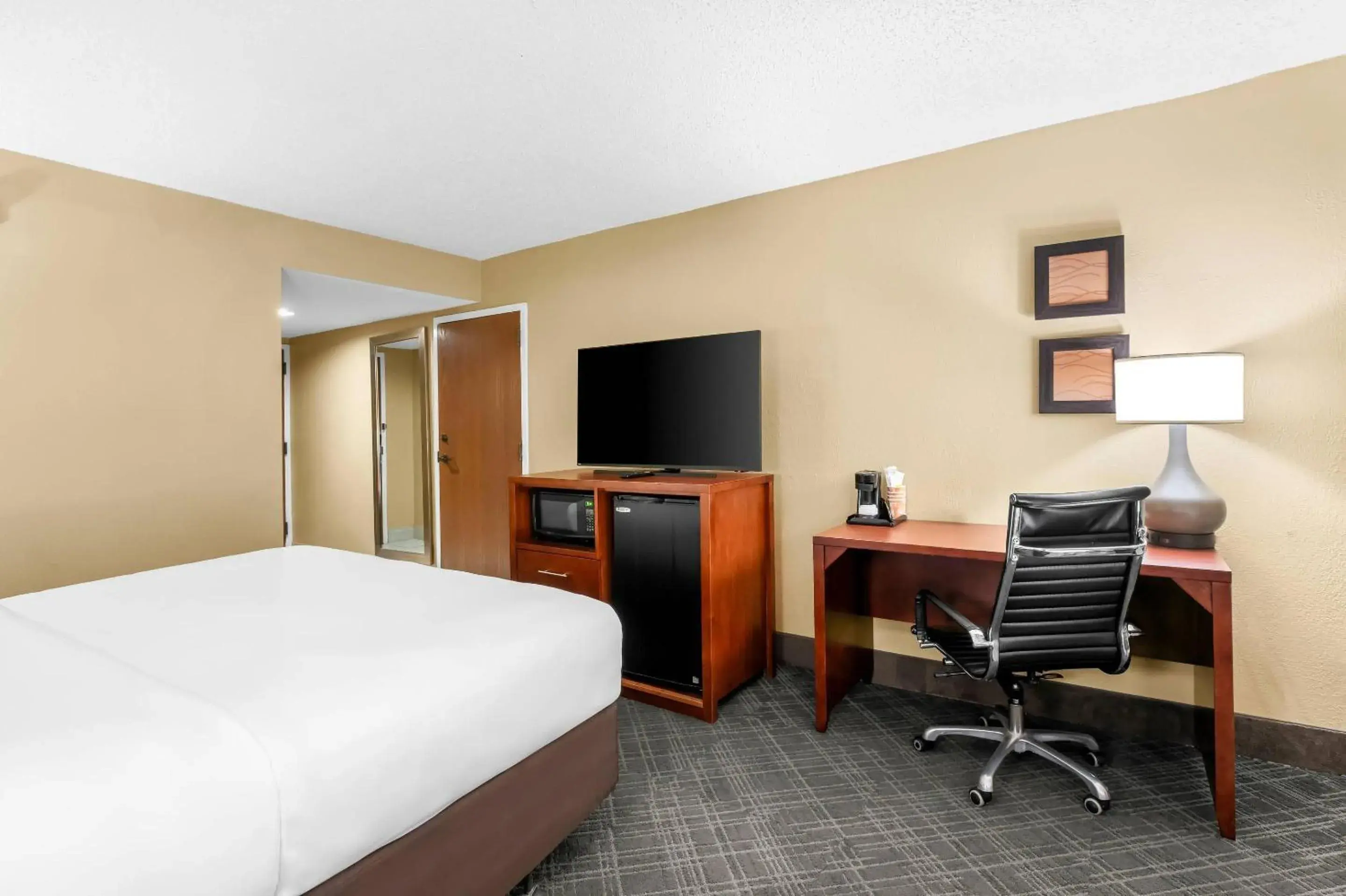 Bedroom, Bed in Comfort Inn University Area Bedroom, Bed in Comfort Inn University Area