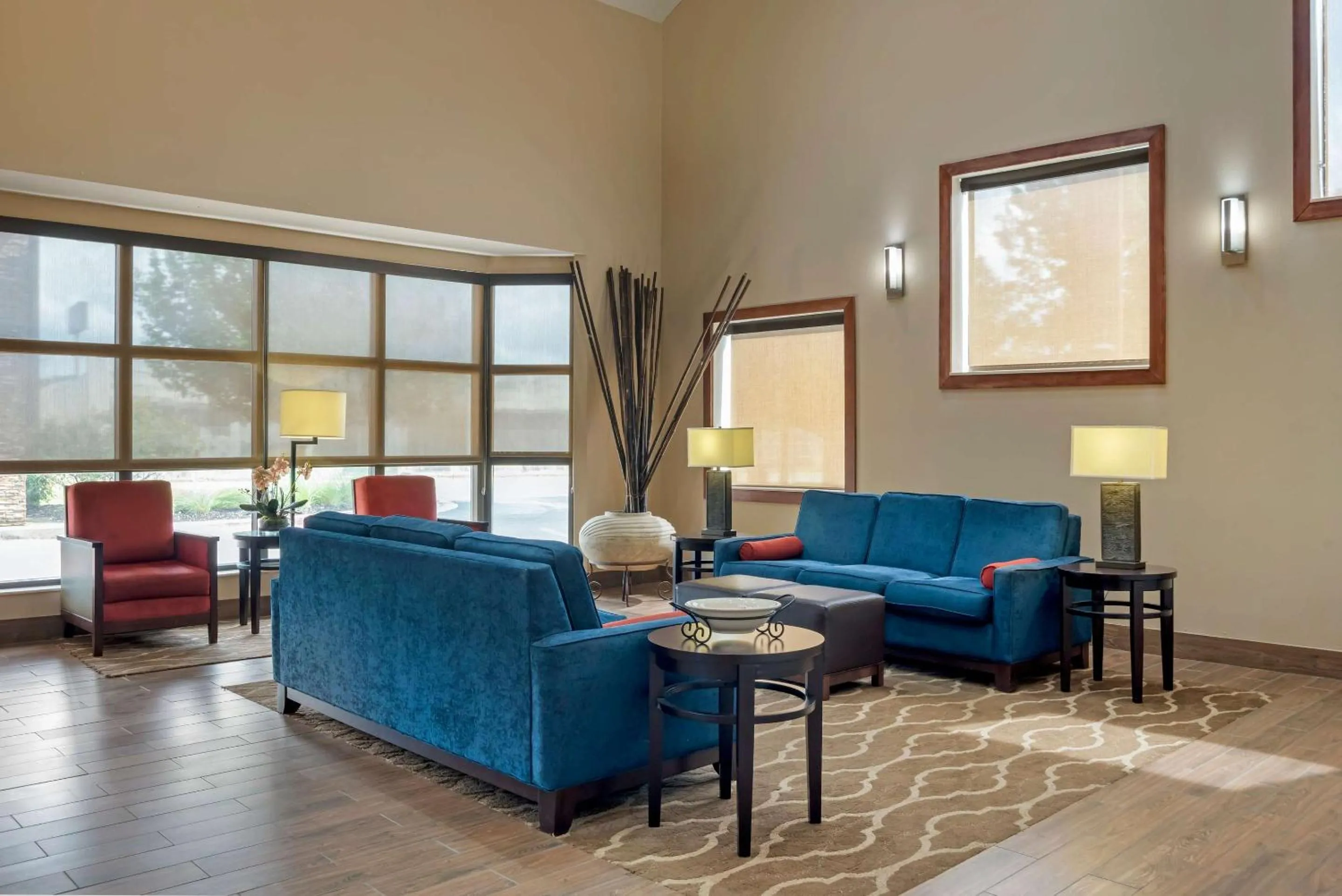 Lobby or reception in Comfort Inn University Area