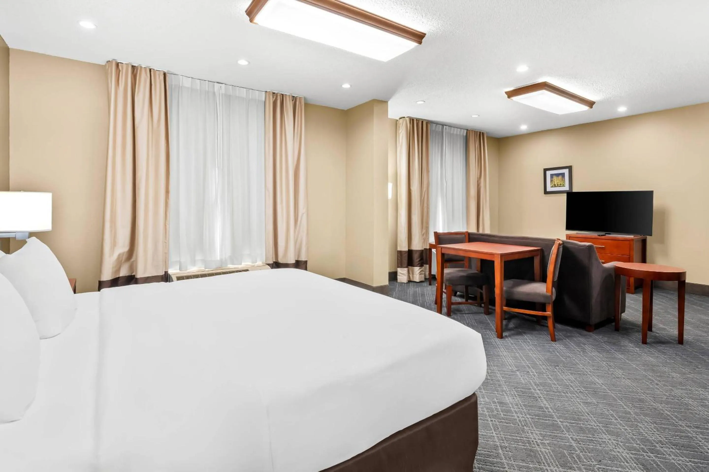 Bedroom, Bed in Comfort Inn University Area