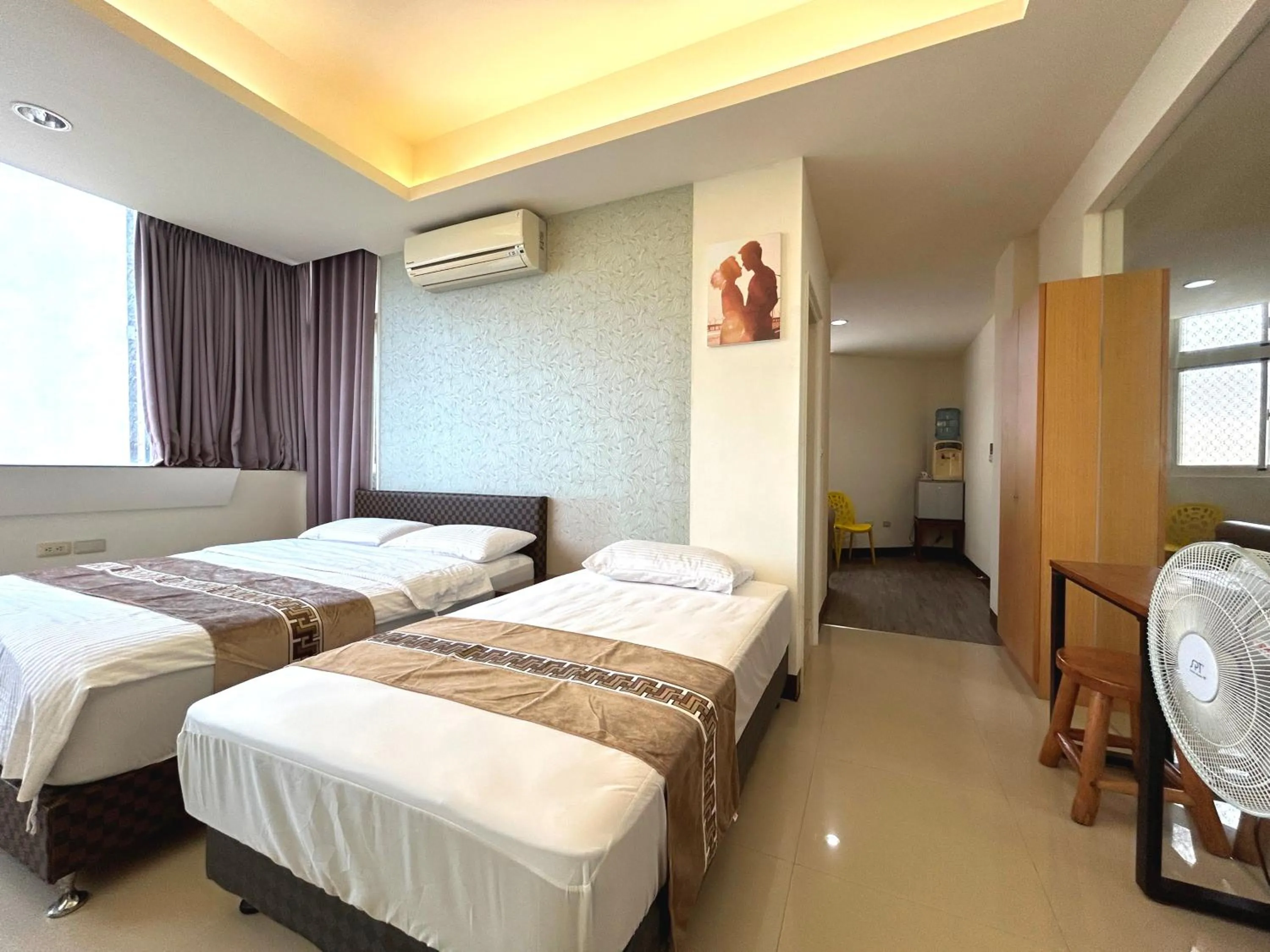 Photo of the whole room, Bed in Cherry Inn