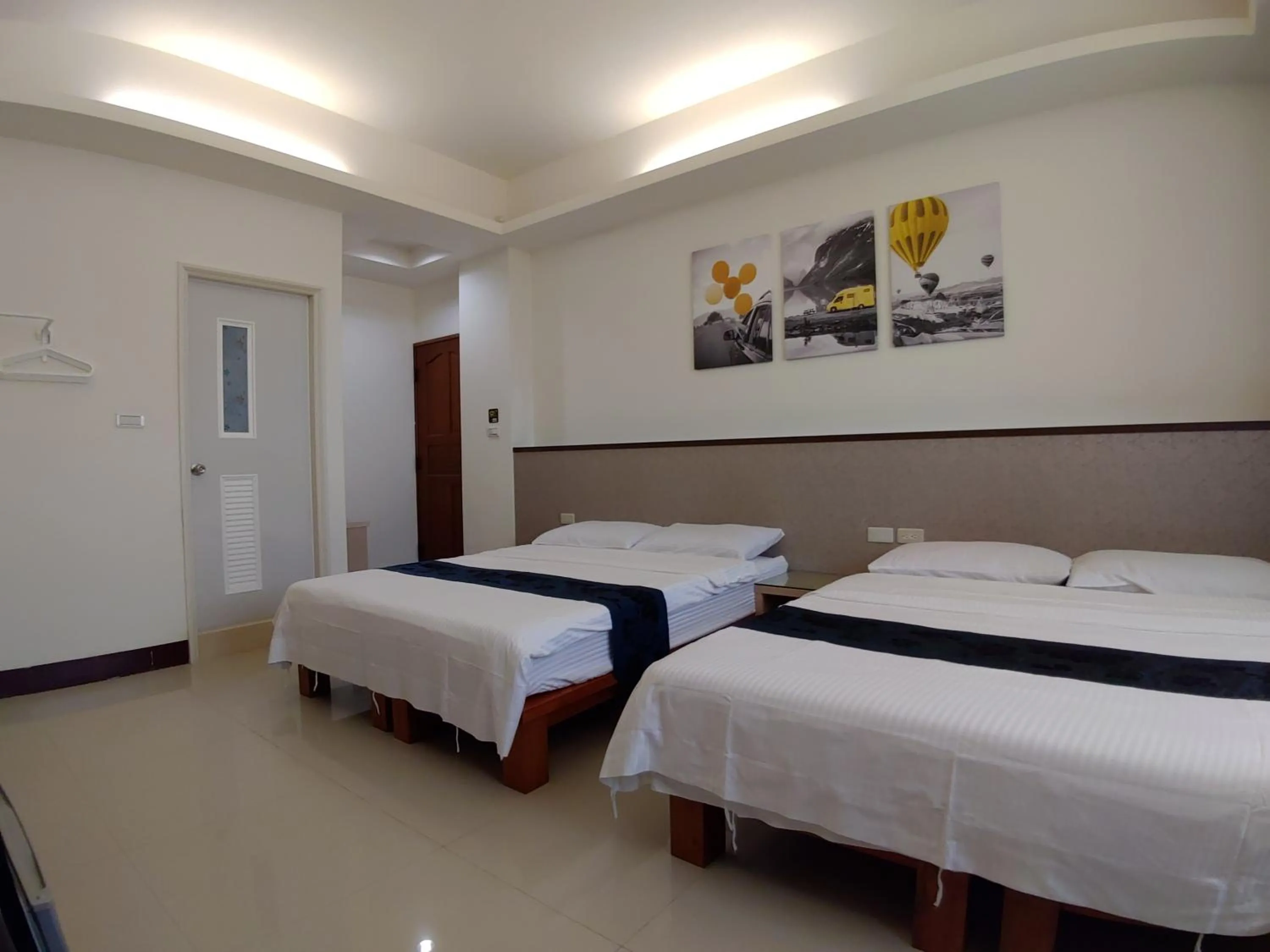 Photo of the whole room, Bed in Cherry Inn