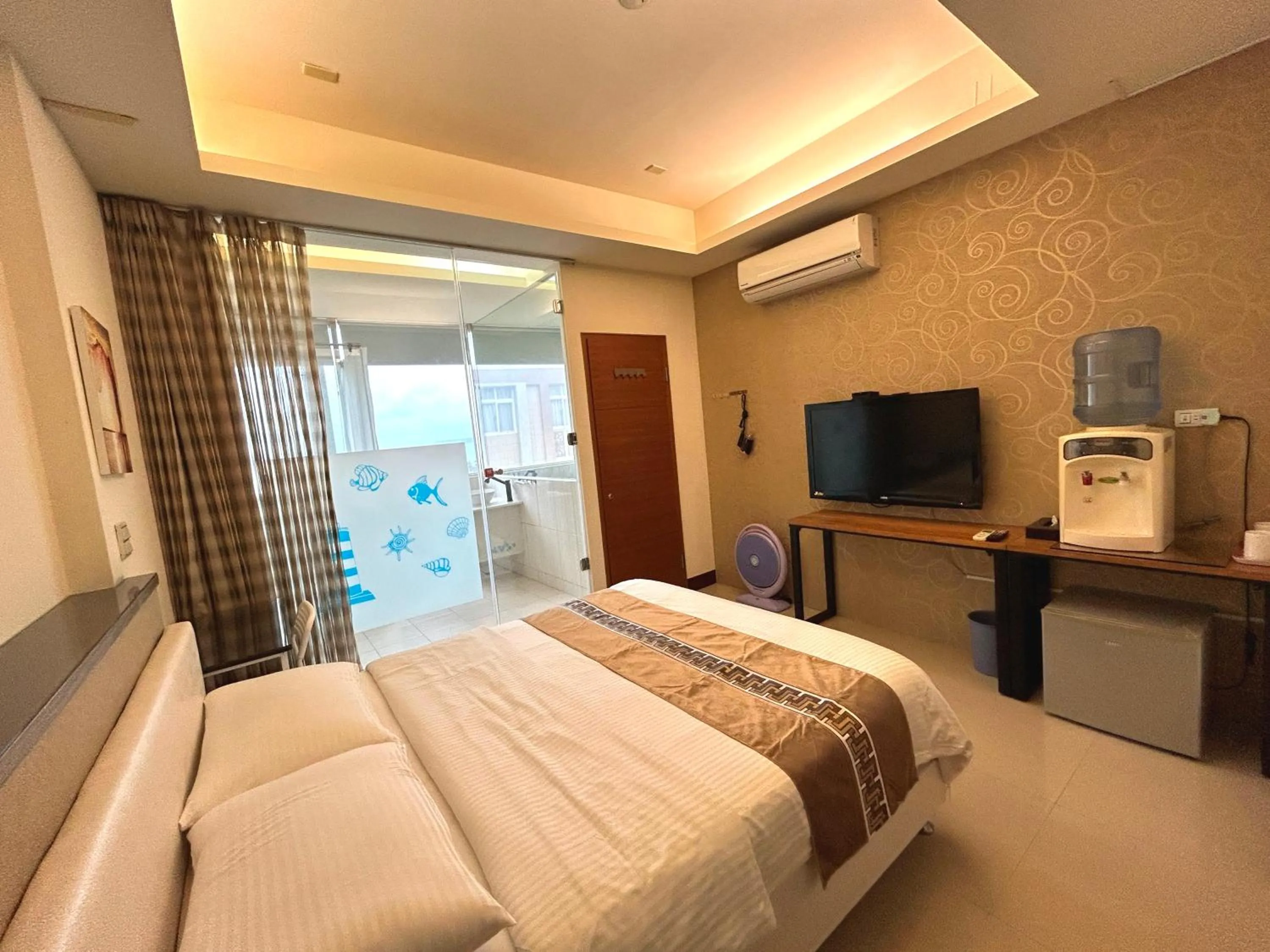 Photo of the whole room, Bed in Cherry Inn