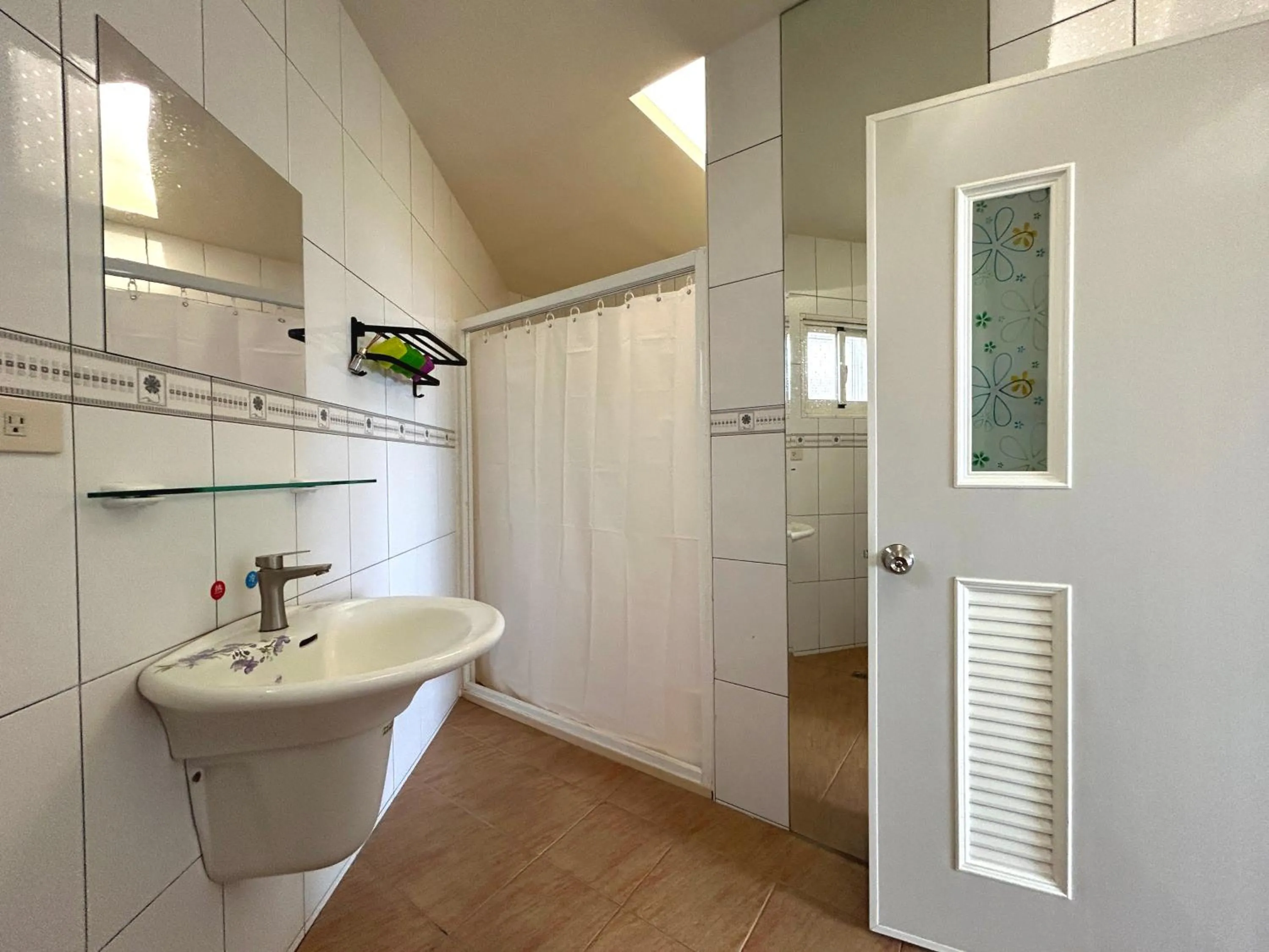 Bathroom in Cherry Inn