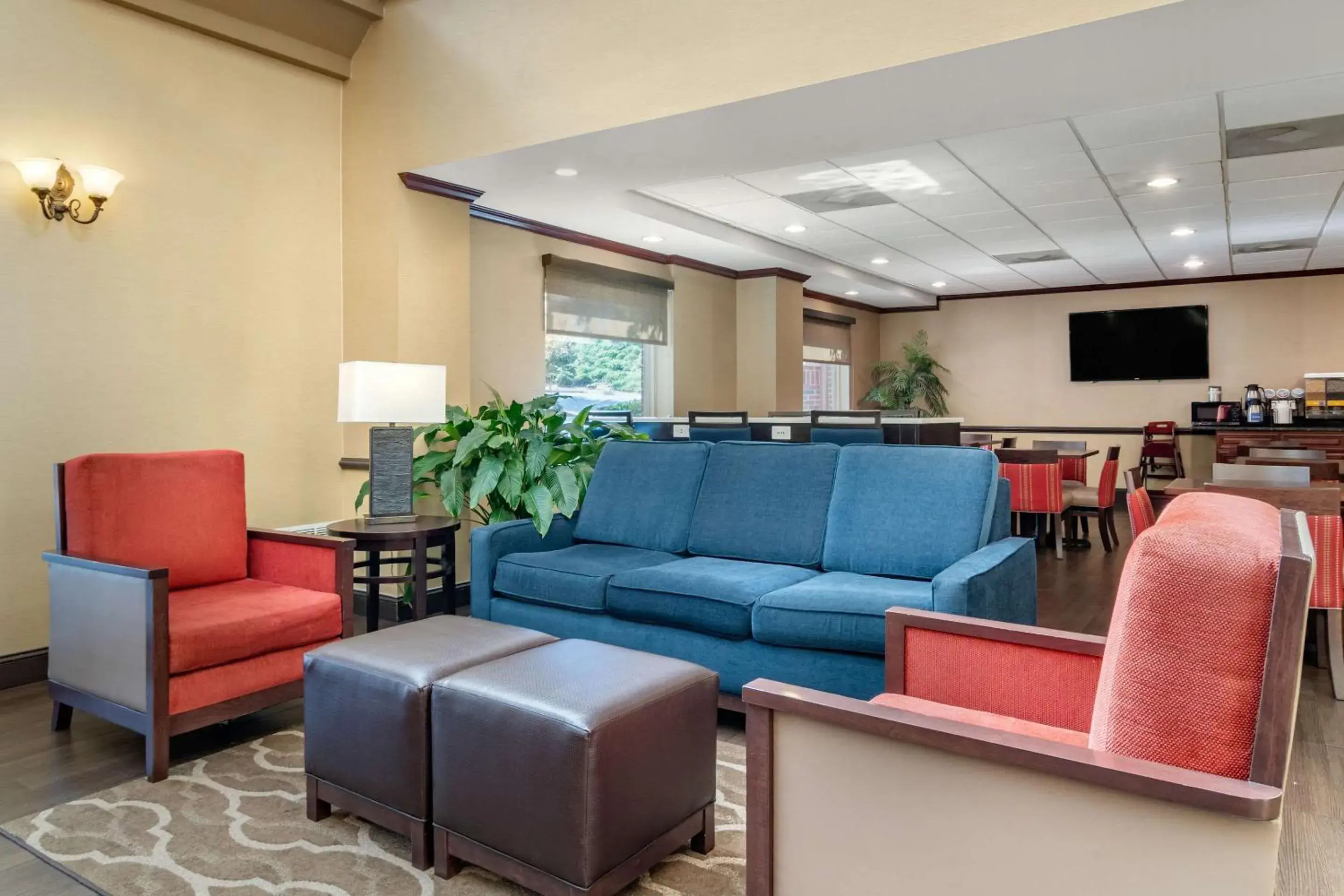 Lobby or reception in Comfort Inn & Suites Suwanee - Sugarloaf Lobby or reception in Comfort Inn & Suites Suwanee - Sugarloaf