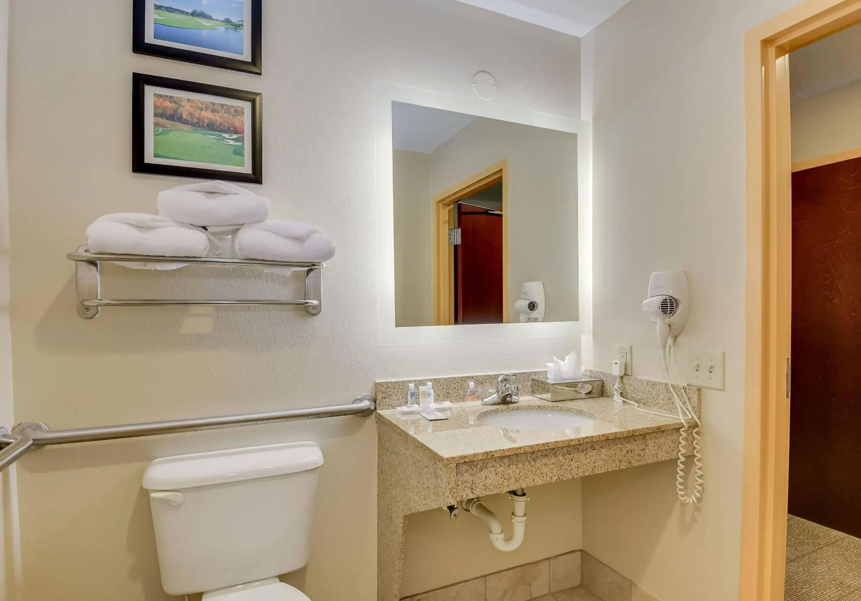 Bedroom in Comfort Inn & Suites Augusta Fort Gordon Area Bedroom in Comfort Inn & Suites Augusta Fort Gordon Area