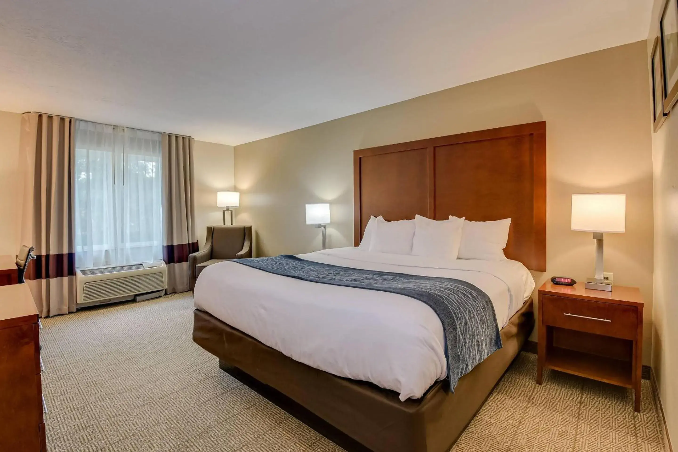 Bedroom, Bed in Comfort Inn & Suites Augusta Fort Gordon Area Bedroom, Bed in Comfort Inn & Suites Augusta Fort Gordon Area