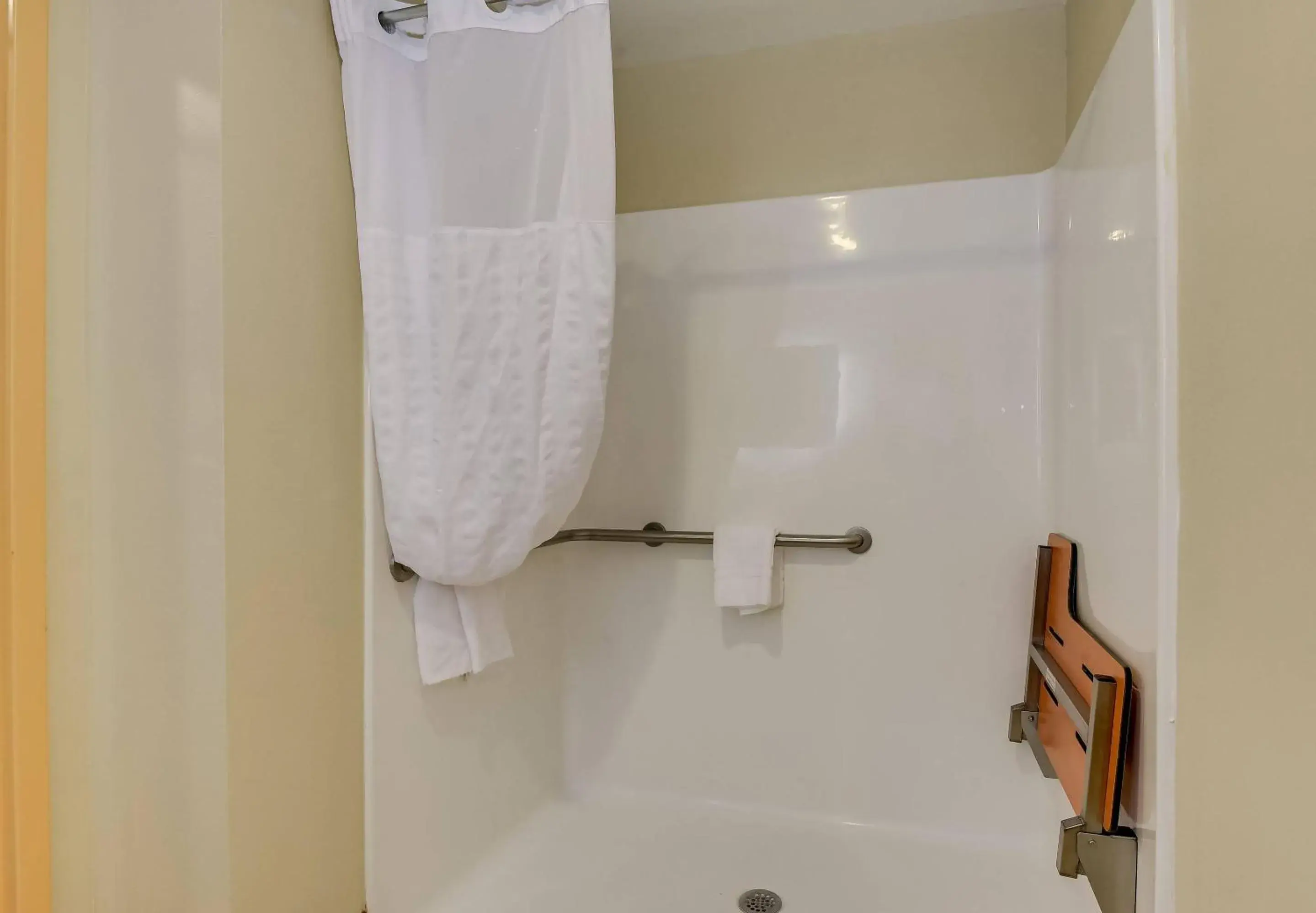 Bedroom in Comfort Inn & Suites Augusta Fort Gordon Area Bedroom in Comfort Inn & Suites Augusta Fort Gordon Area