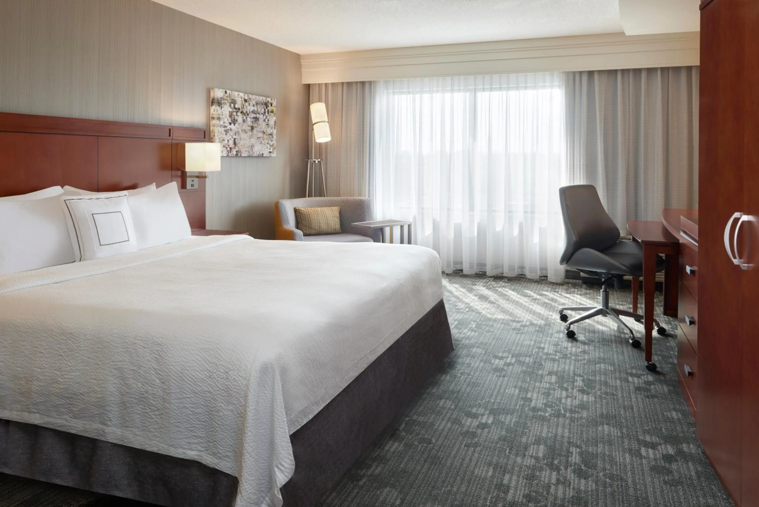 Bedroom, Bed in Courtyard by Marriott Kingston Highway 401