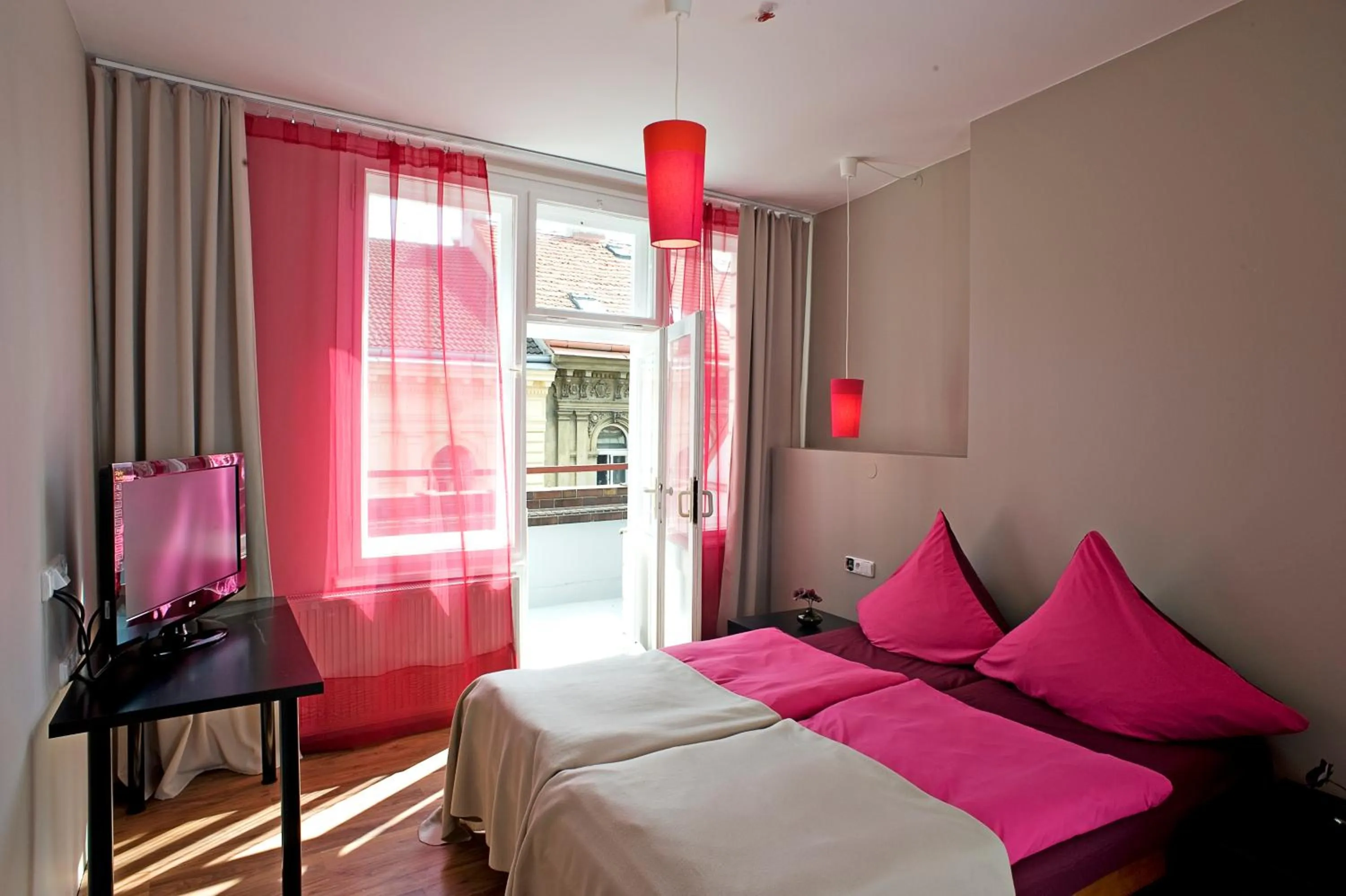 Photo of the whole room, Bed in Hotel PurPur