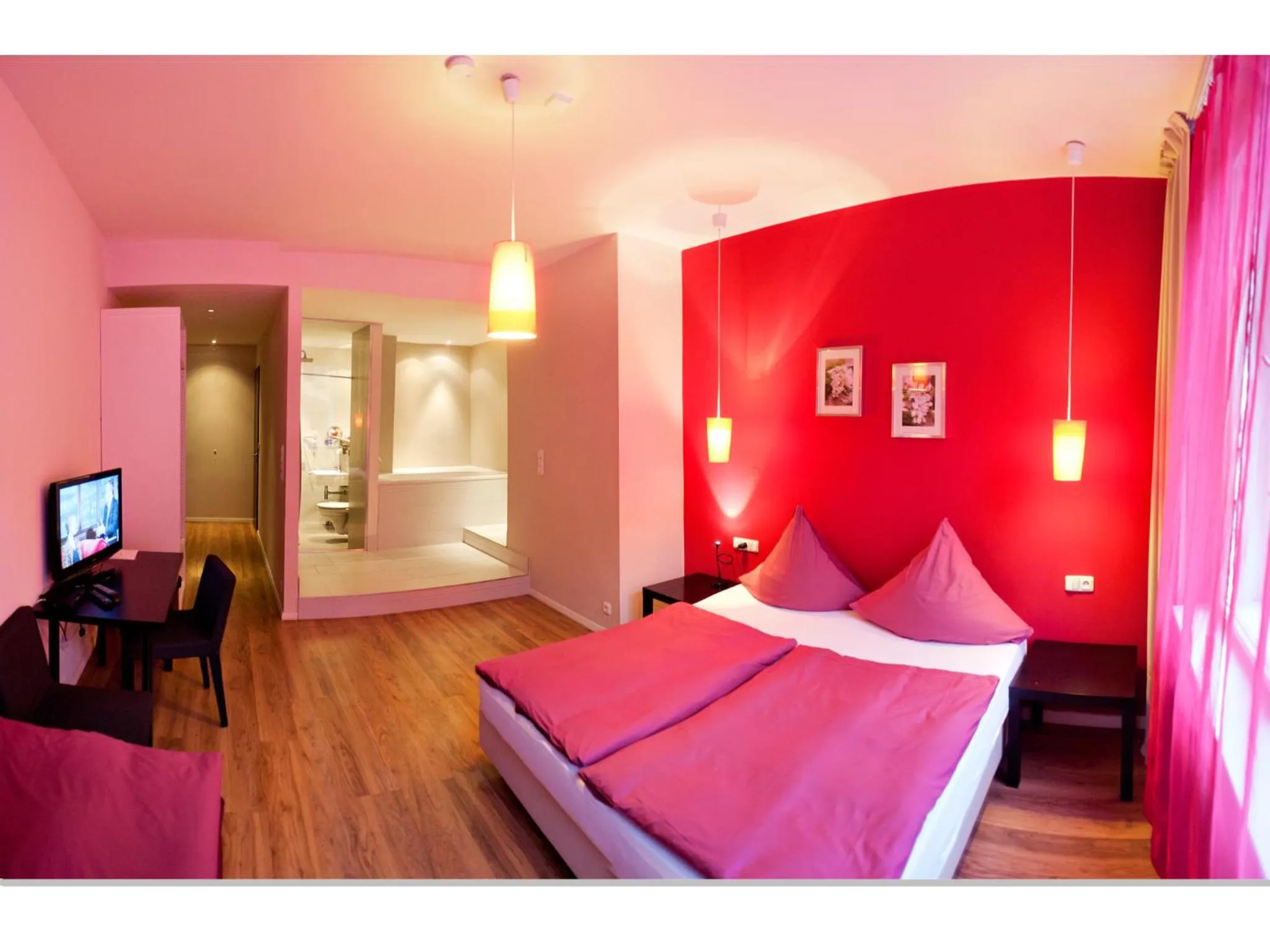 Photo of the whole room, Bed in Hotel PurPur