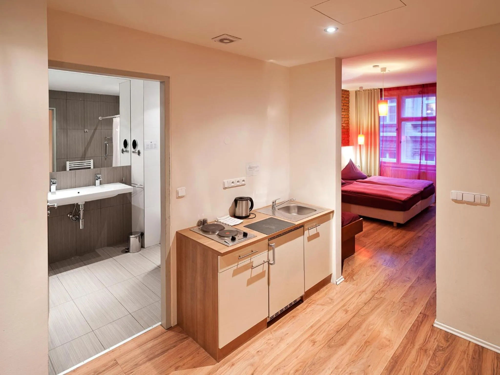 Kitchen or kitchenette, Bed in Hotel PurPur