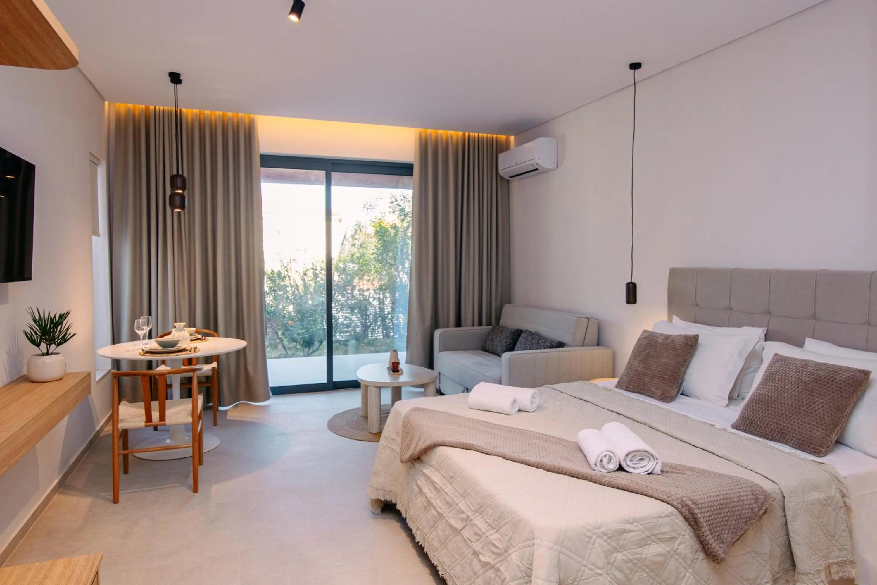 Andromahi Apartments & Suites