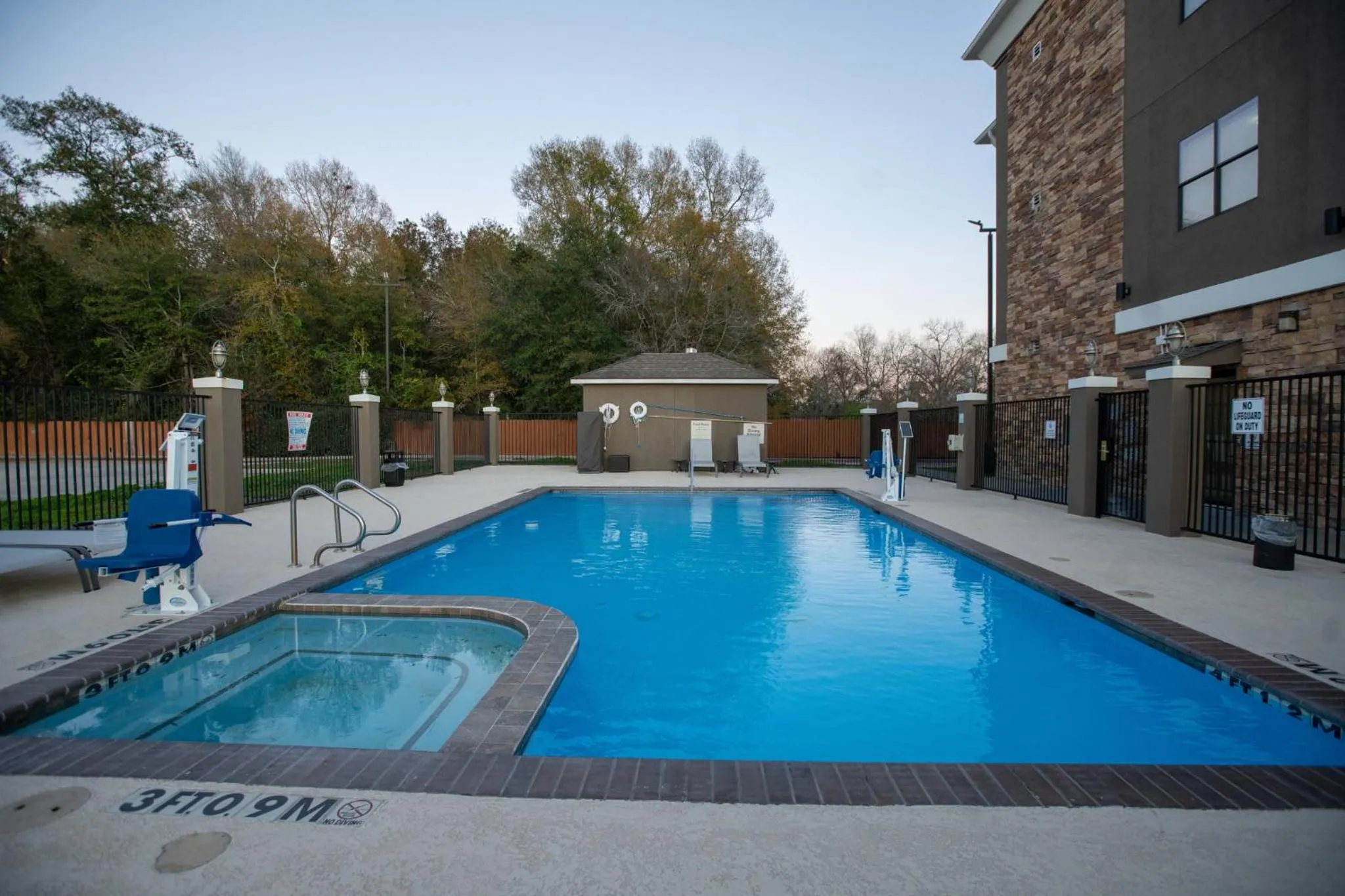 Swimming pool in Holiday Inn Express & Suites Cleveland by IHG