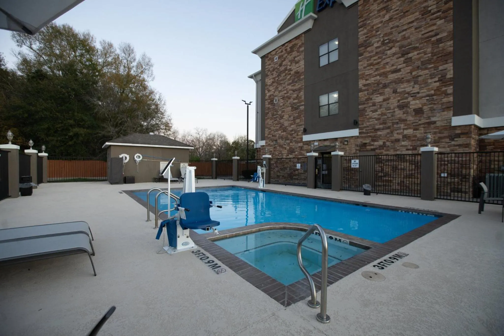 Swimming pool in Holiday Inn Express & Suites Cleveland by IHG