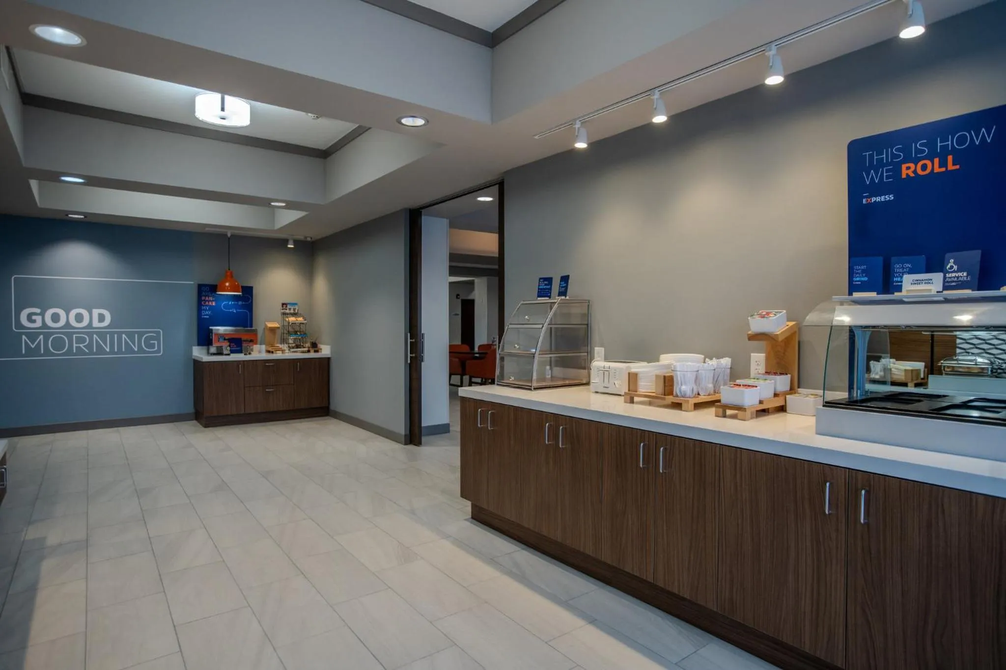 Breakfast in Holiday Inn Express & Suites Cleveland by IHG