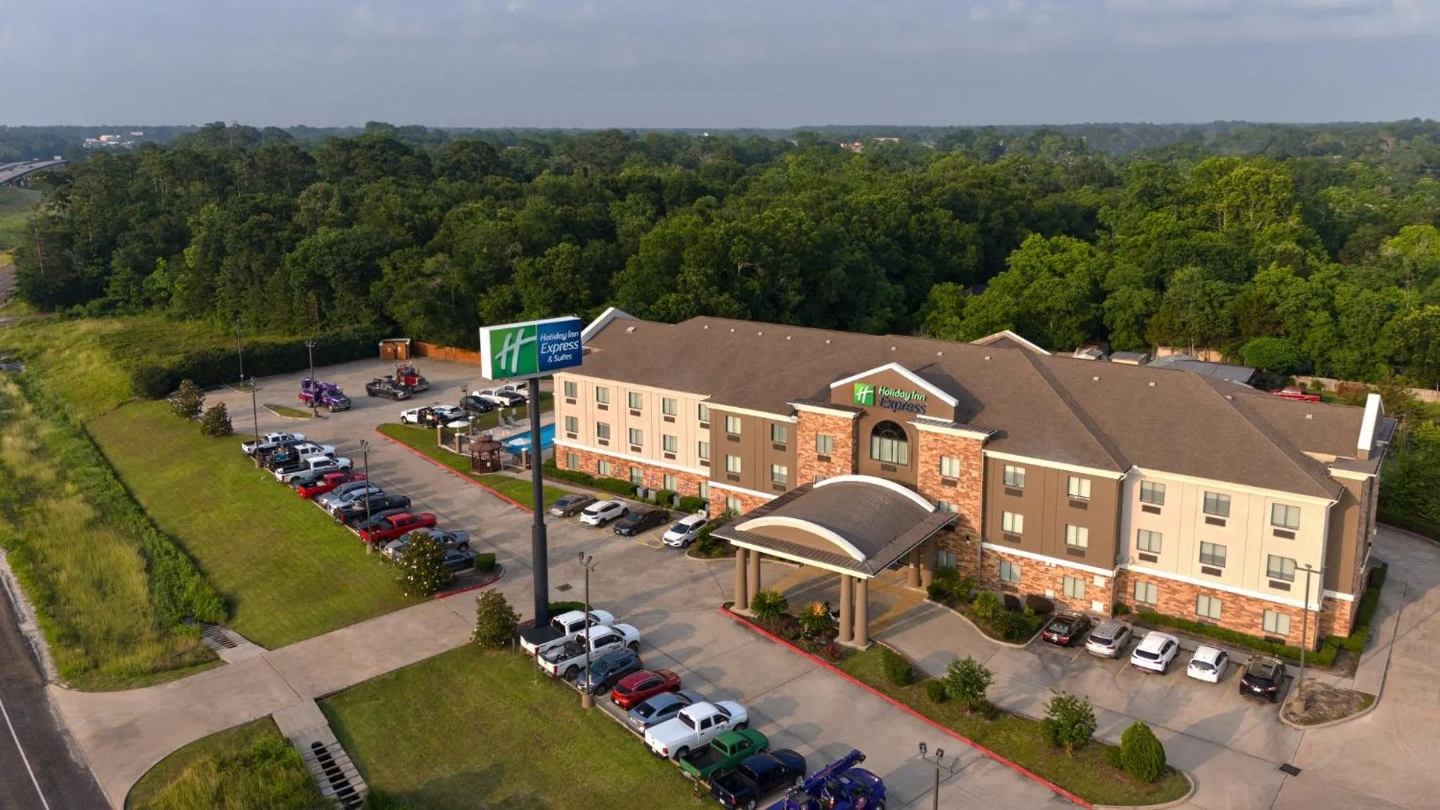 Property building in Holiday Inn Express & Suites Cleveland by IHG