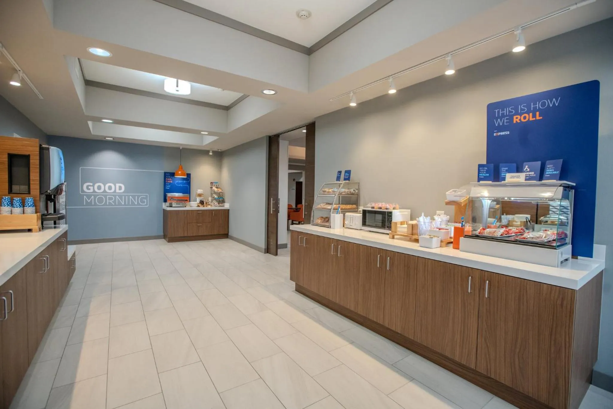 Breakfast in Holiday Inn Express & Suites Cleveland by IHG