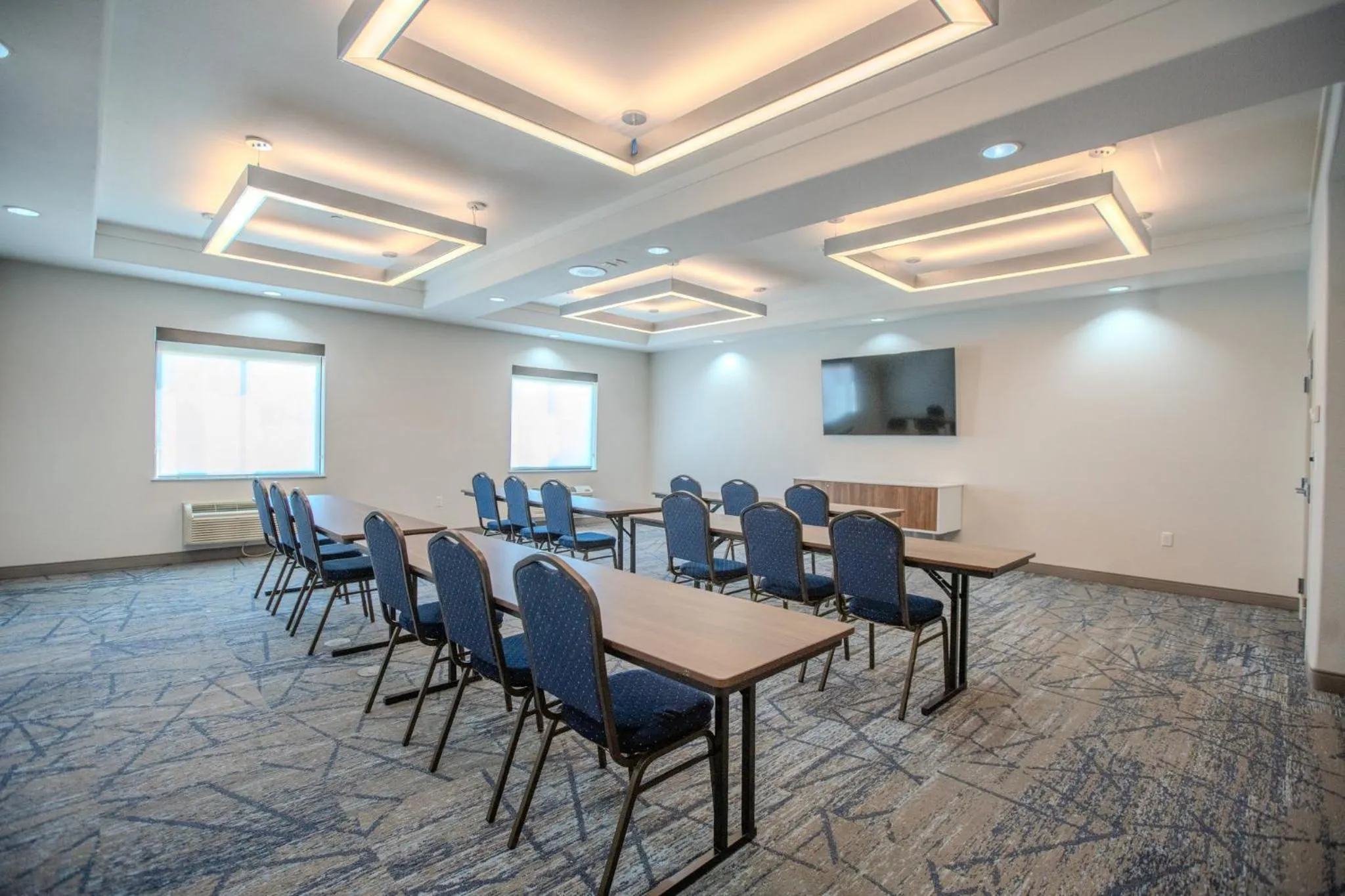 Meeting/conference room in Holiday Inn Express & Suites Cleveland by IHG