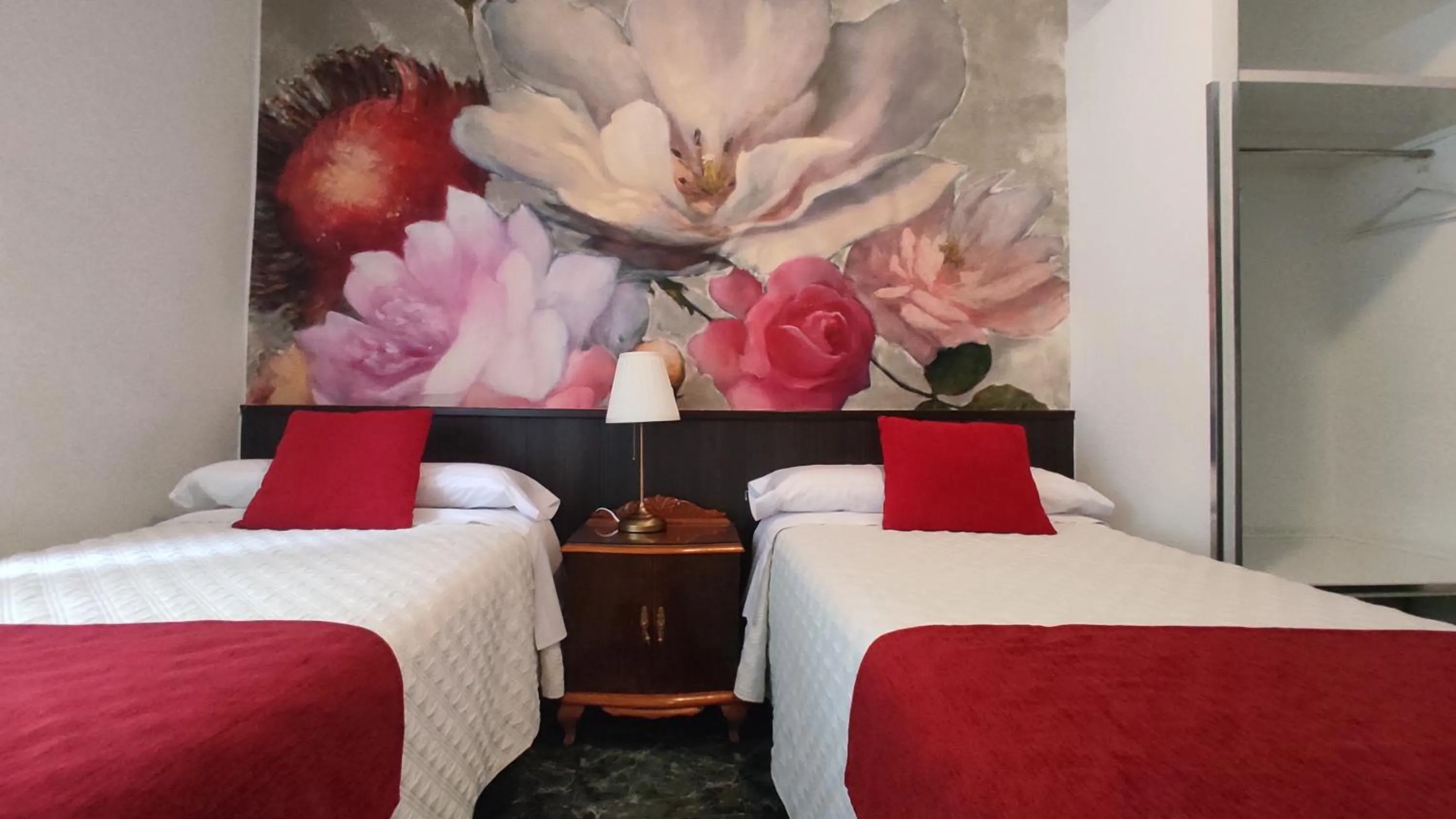 Decorative detail, Bed in Hostal Bruña Paseo del Prado