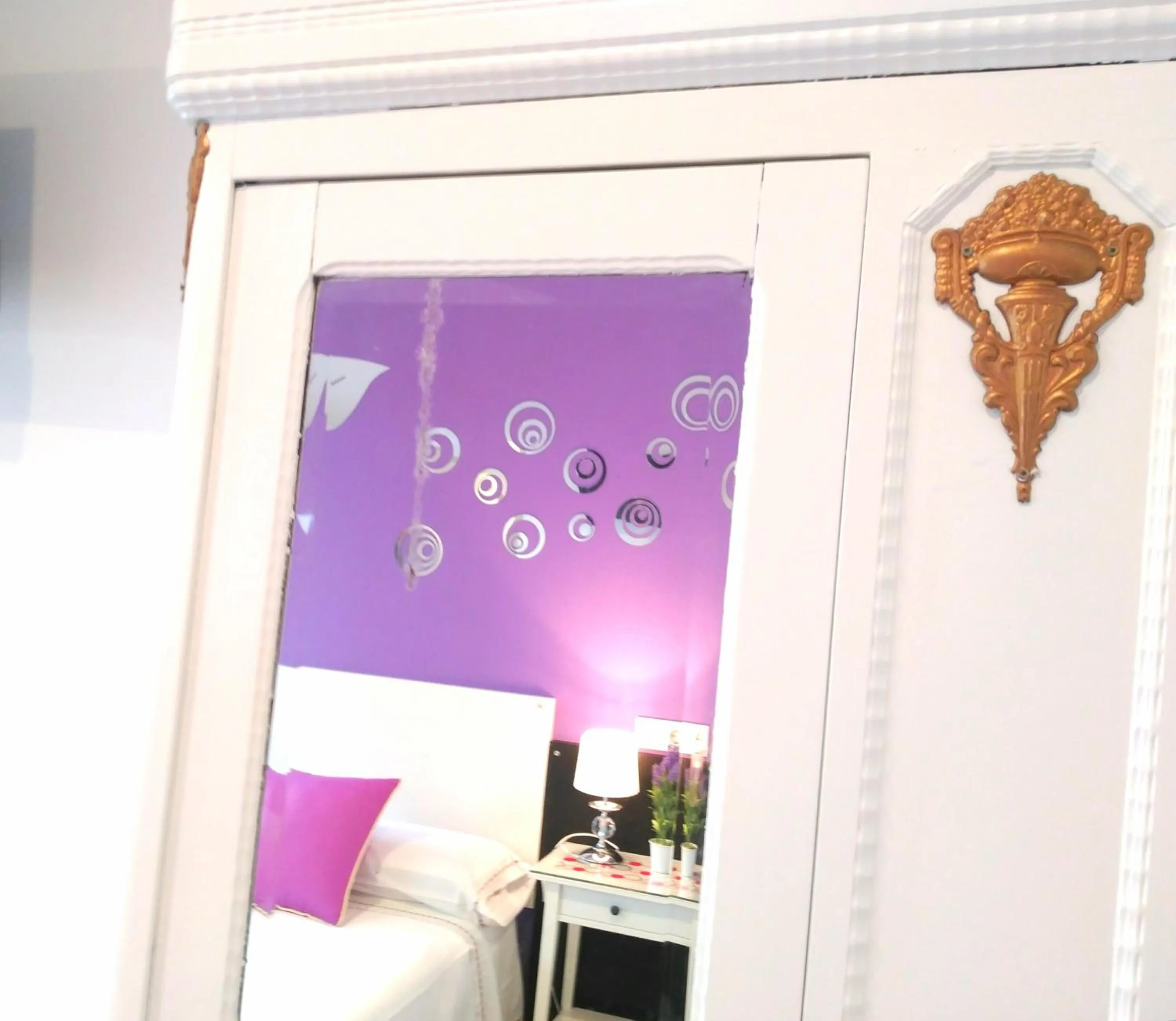 Decorative detail in Hostal Bruña Paseo del Prado