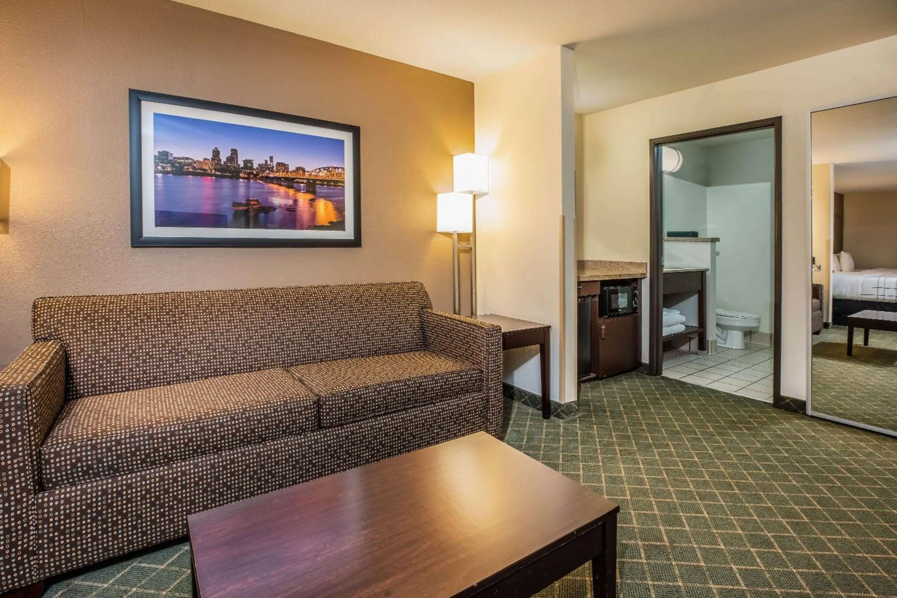 Photo of the whole room, Bed in La Quinta by Wyndham Portland Airport