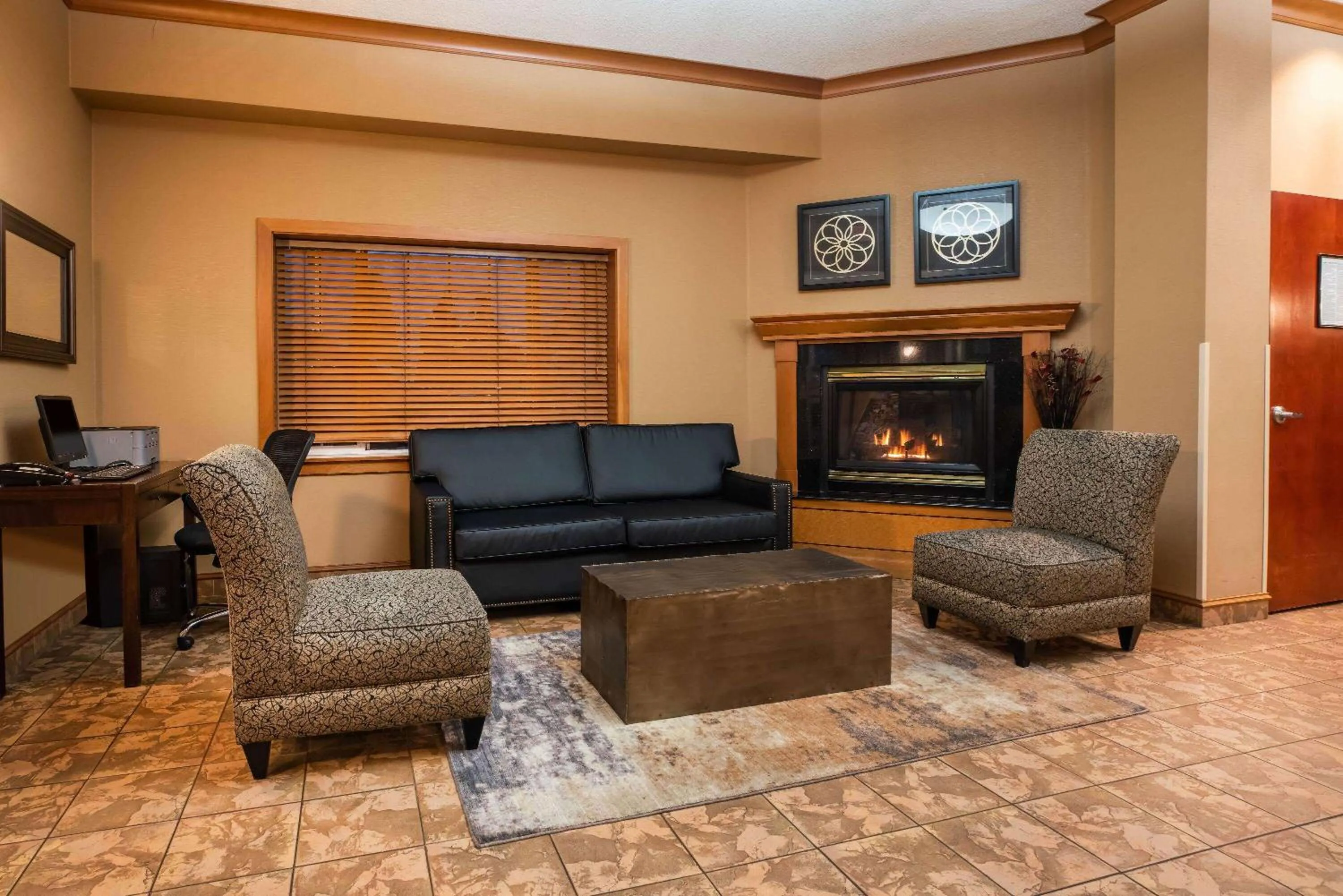 Lobby or reception in La Quinta by Wyndham Portland Airport