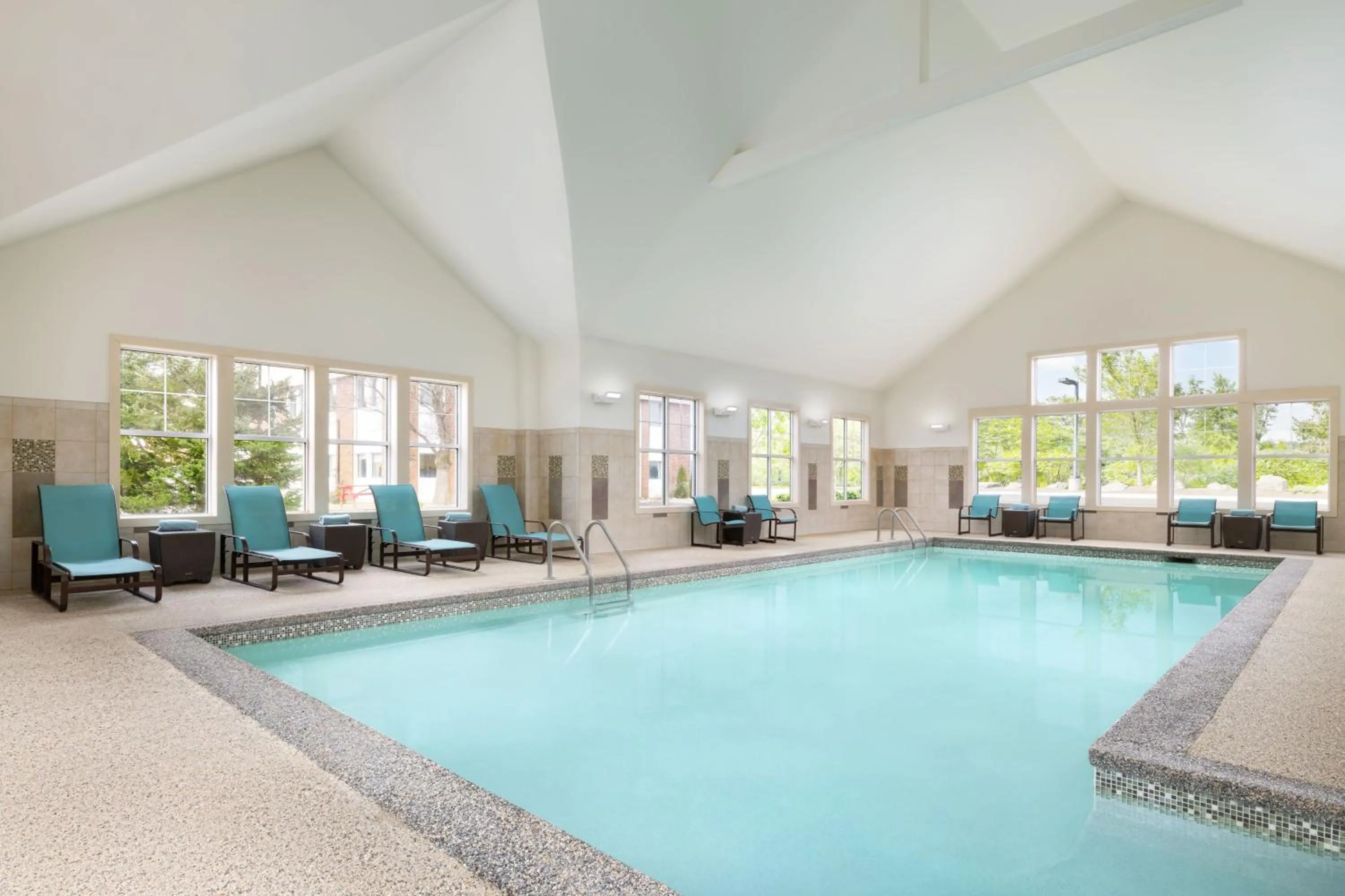 Swimming pool in Residence Inn Concord