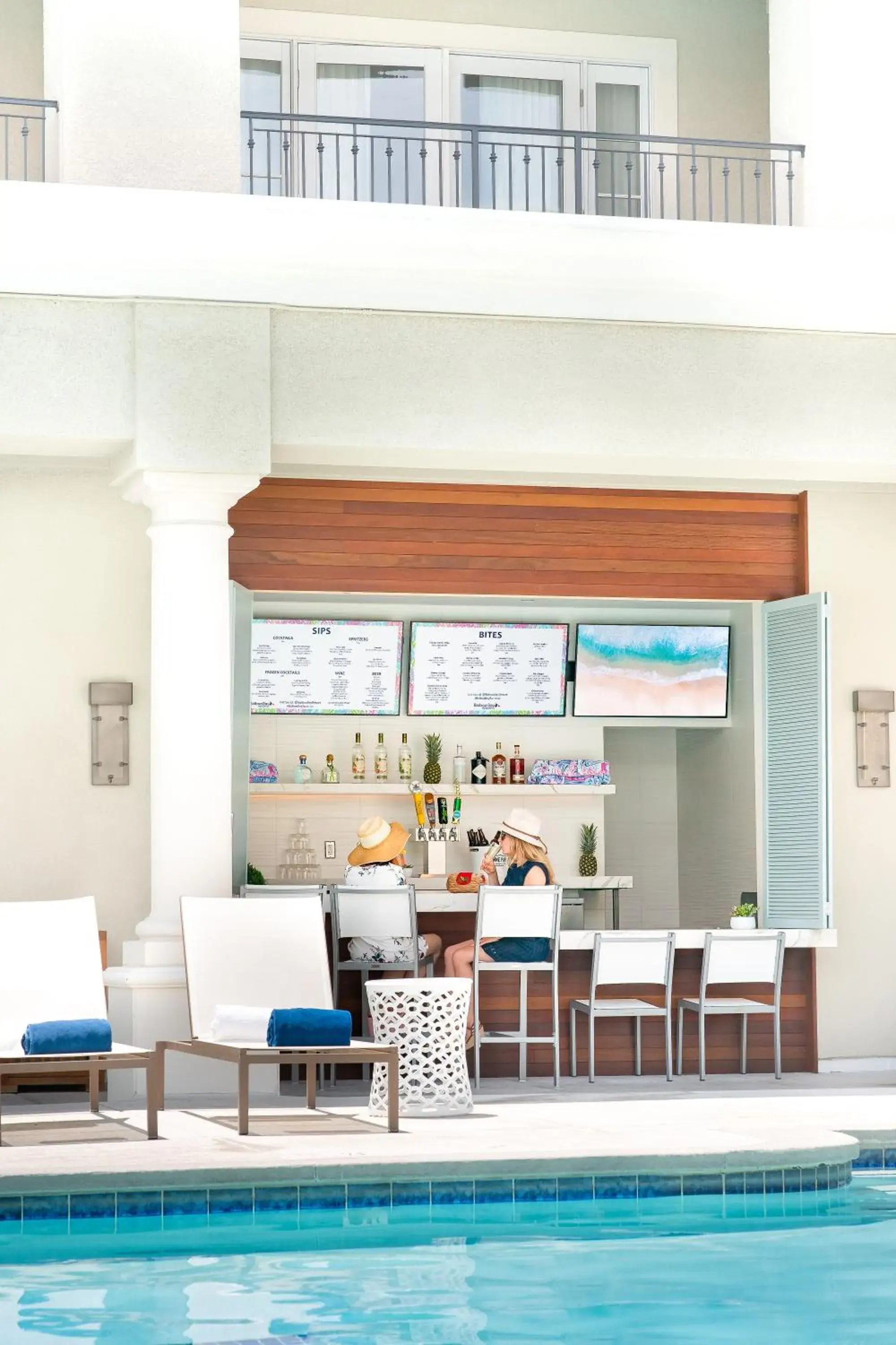 Food and drinks in Balboa Bay Resort Food and drinks in Balboa Bay Resort