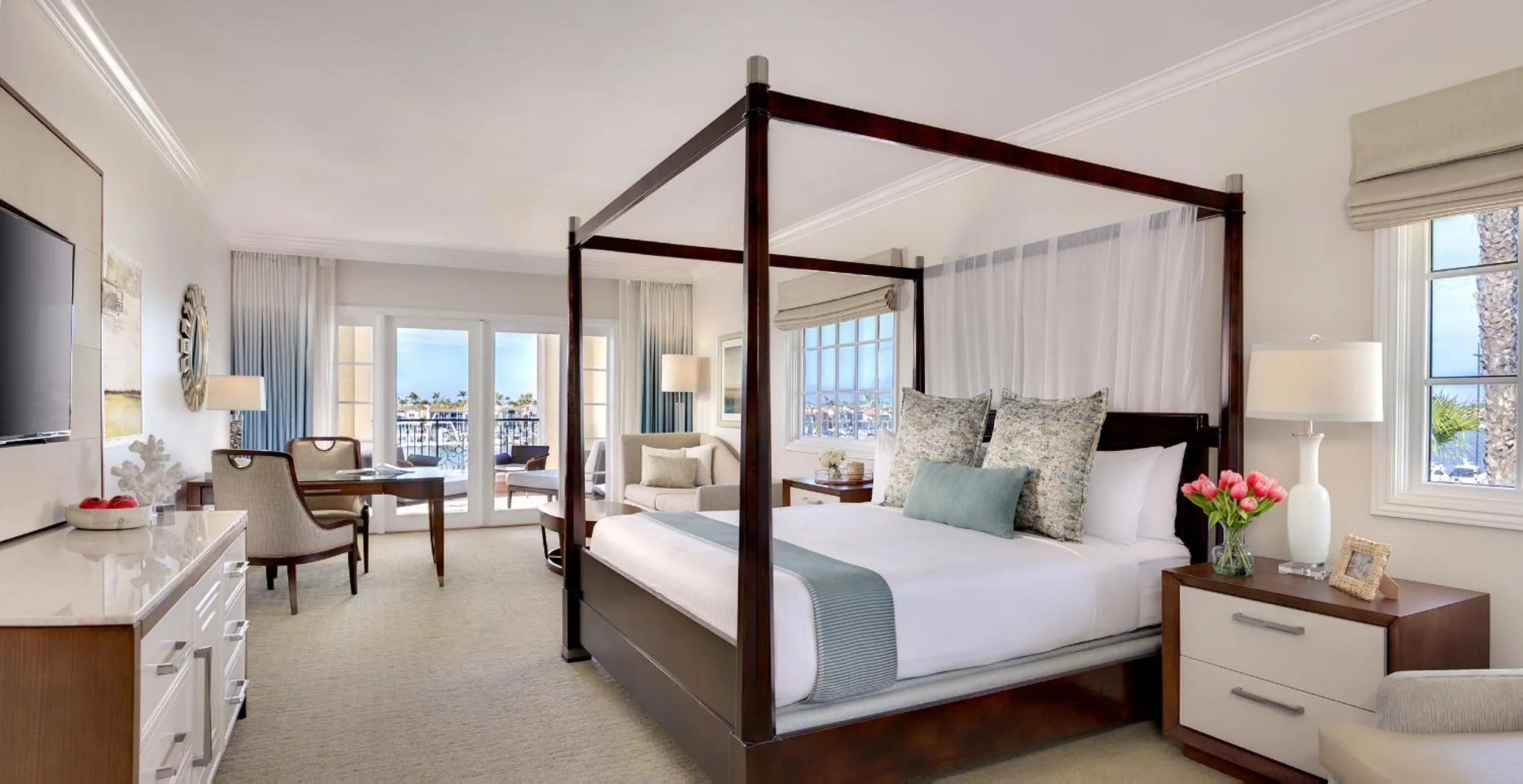 Bed in Balboa Bay Resort