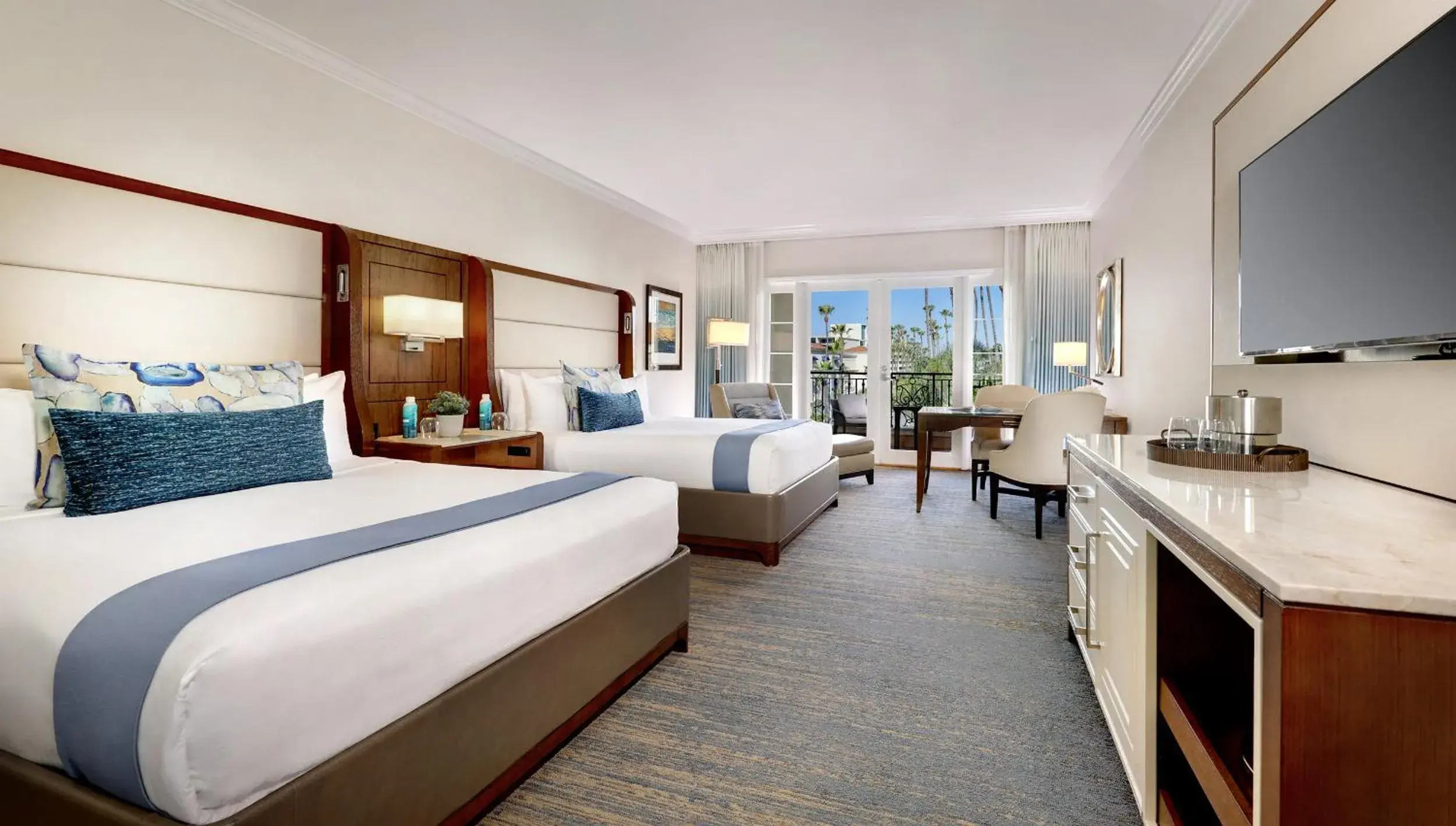 Bed in Balboa Bay Resort Bed in Balboa Bay Resort