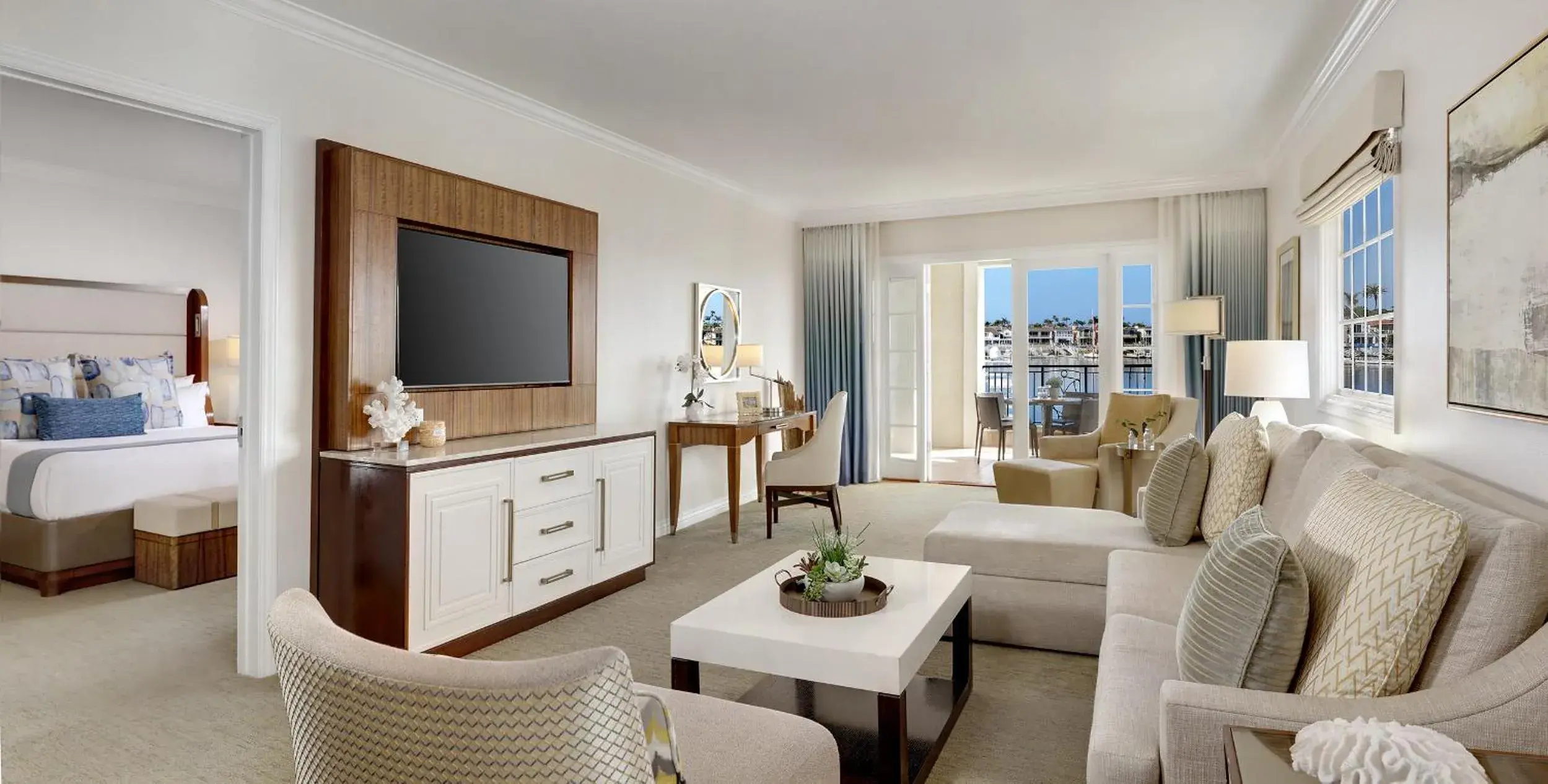 One-Bedroom Suite with Bay View in Balboa Bay Resort One-Bedroom Suite with Bay View in Balboa Bay Resort