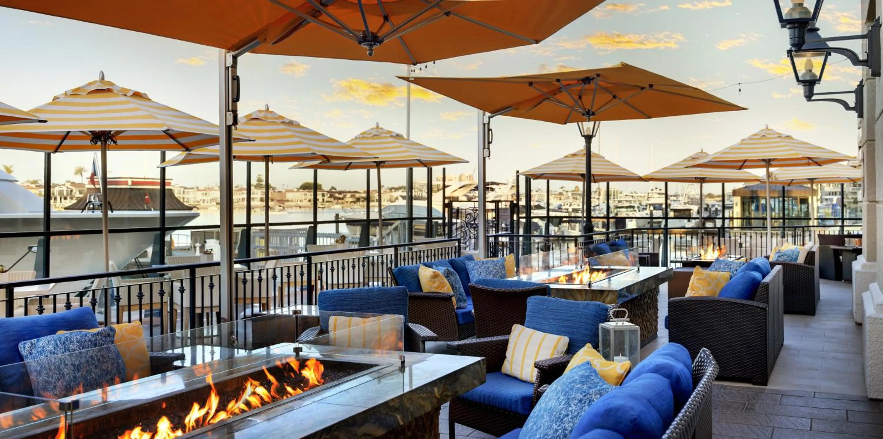 Restaurant/places to eat in Balboa Bay Resort